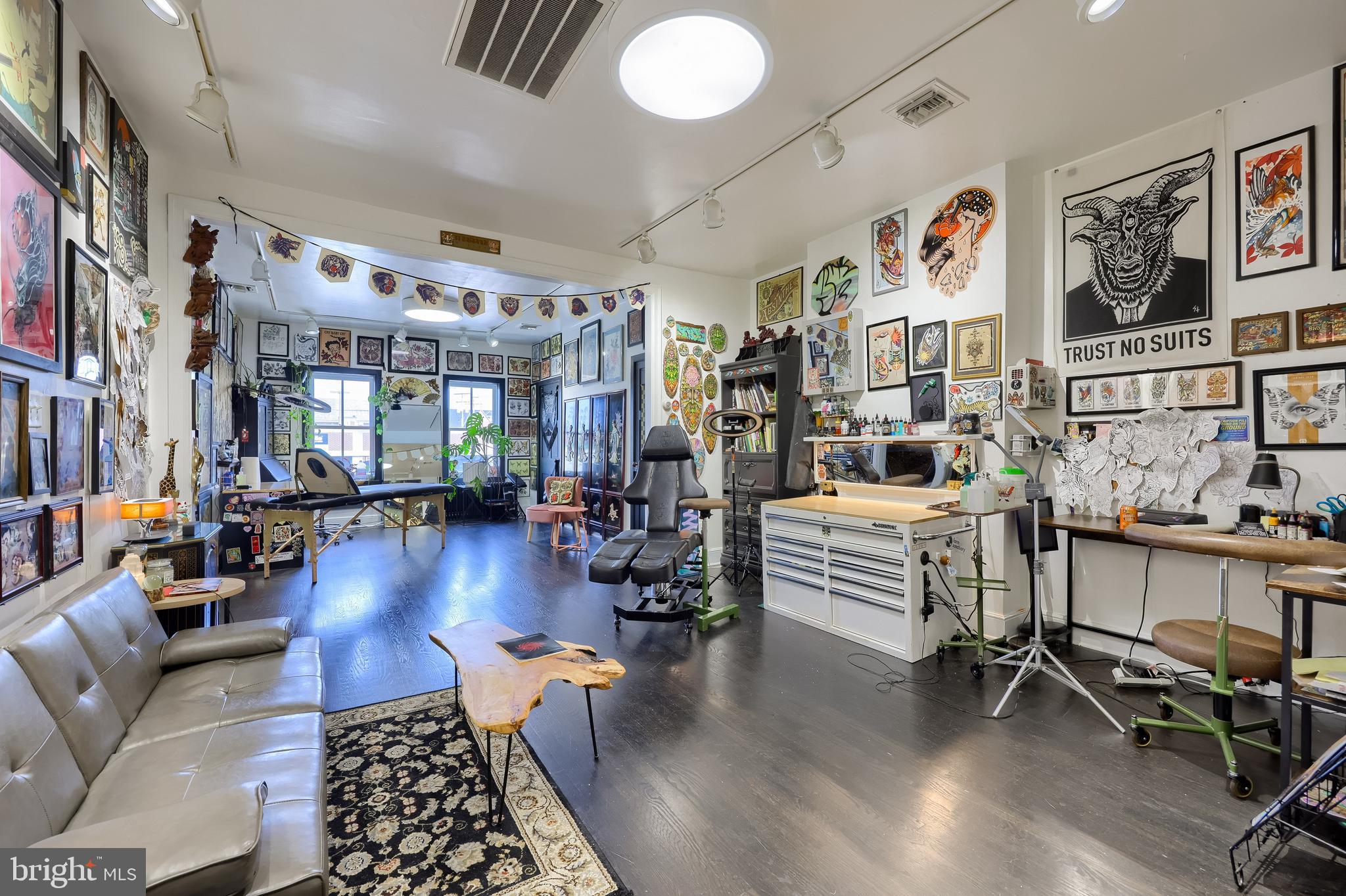 YORK CITY - Commercial Sale