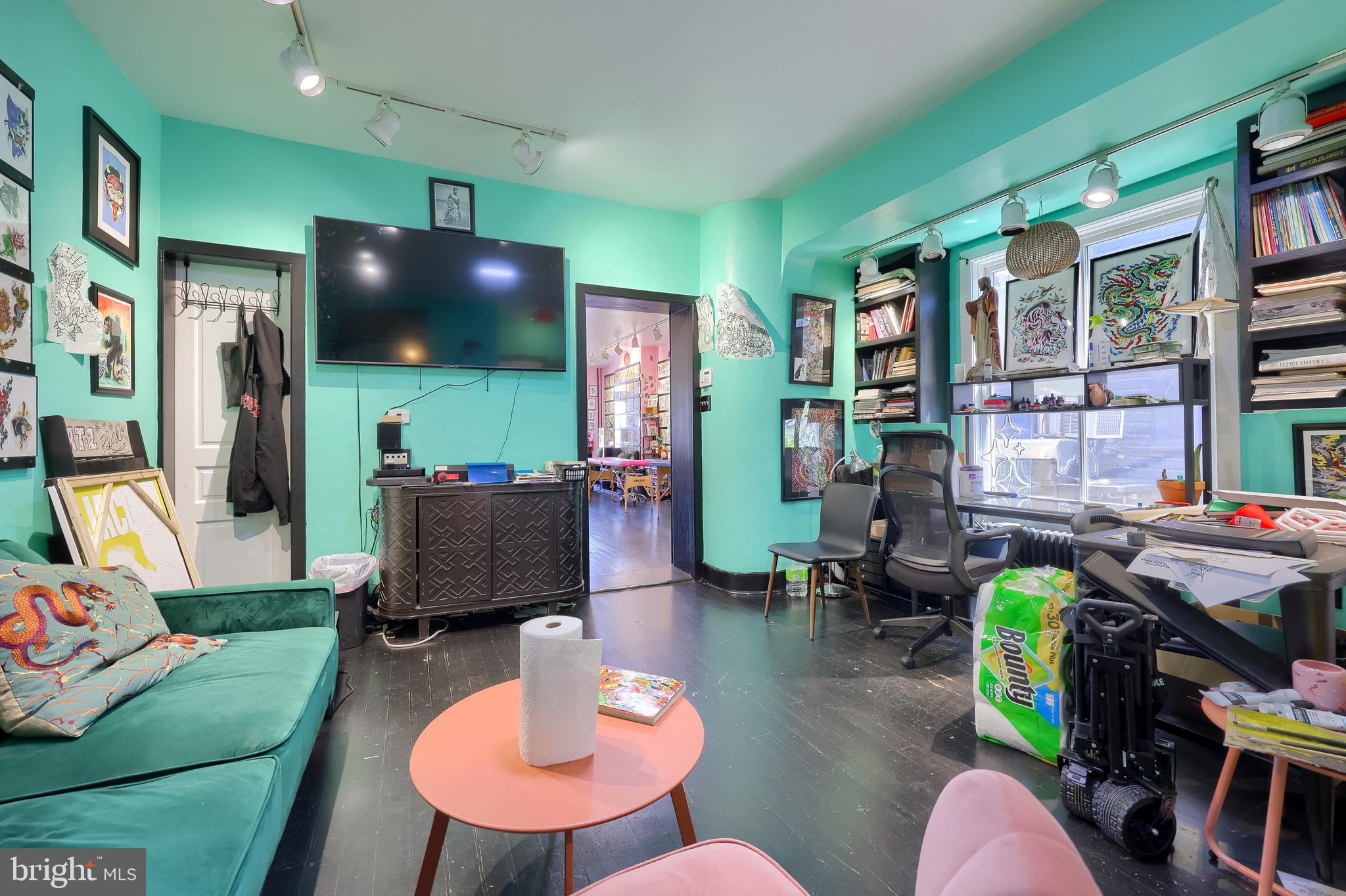 YORK CITY - Commercial Sale