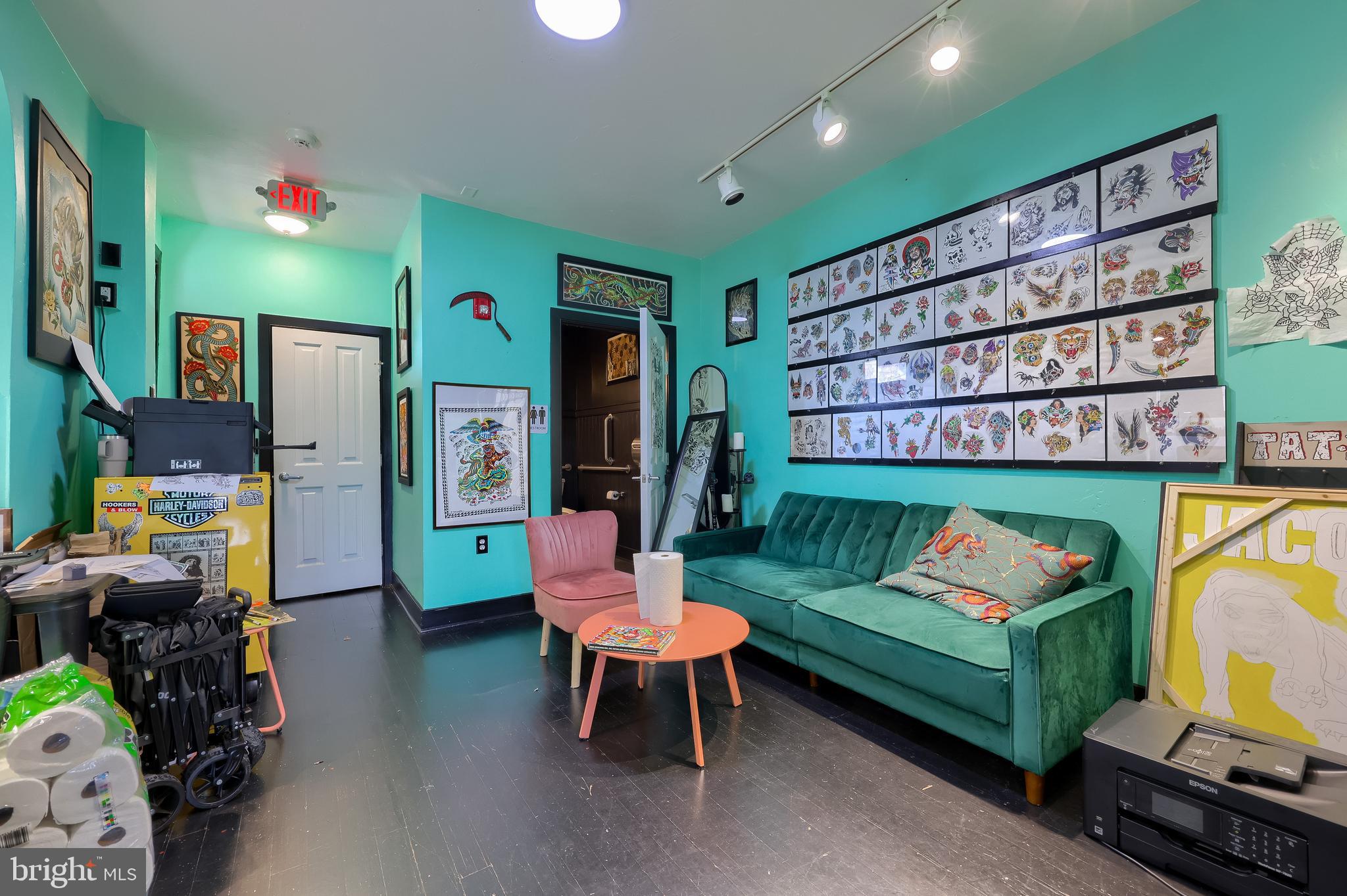 YORK CITY - Commercial Sale