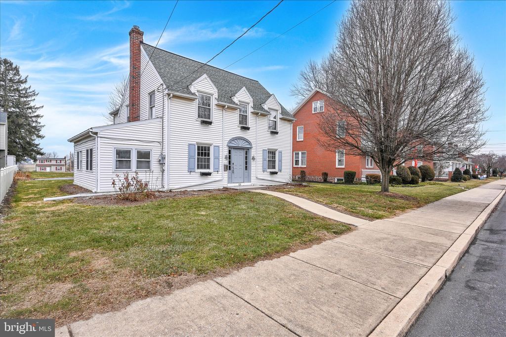Photo of 139 W Broad Street, NEW HOLLAND, PA 17557 (MLS # PALA2081492)
