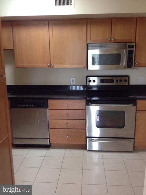 RENAISSANCE AT TYSONS - Residential Lease