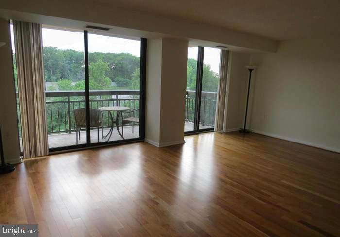 RENAISSANCE AT TYSONS - Residential Lease