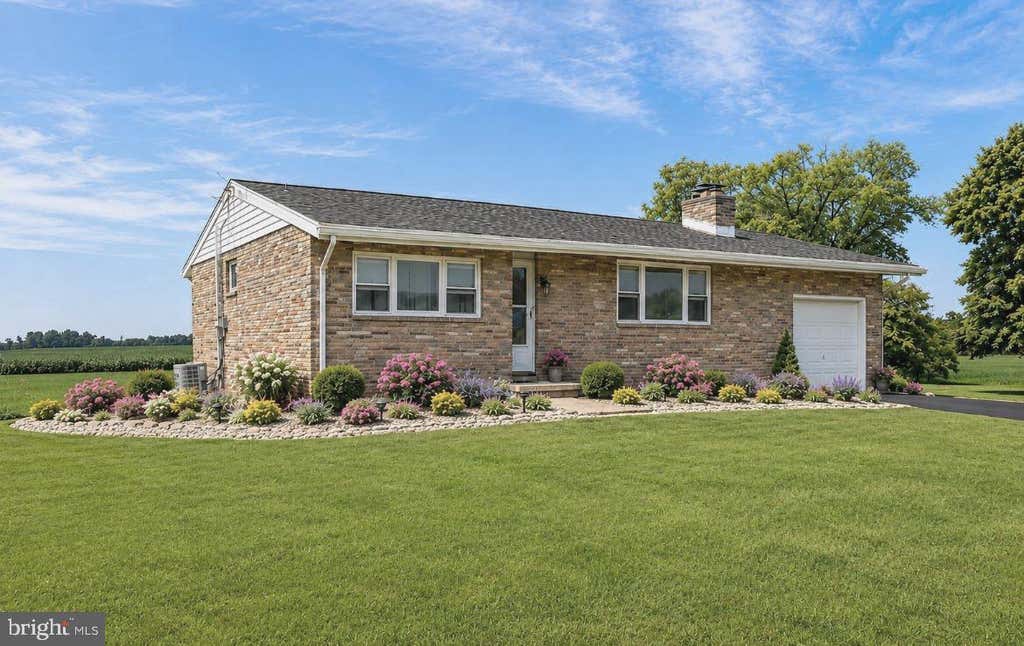 Photo of 7049 Lincoln Highway, THOMASVILLE, PA 17364 (MLS # PAYK2109552)