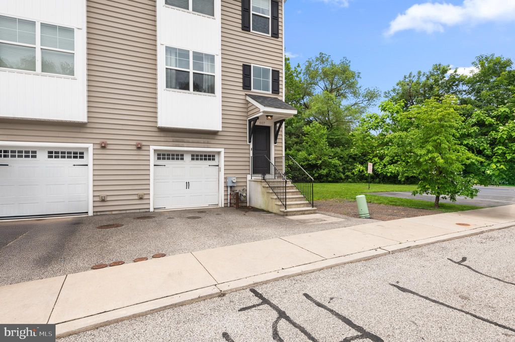 Photo of 607 Apple Street, CONSHOHOCKEN, PA 19428 (MLS # PAMC2153956)