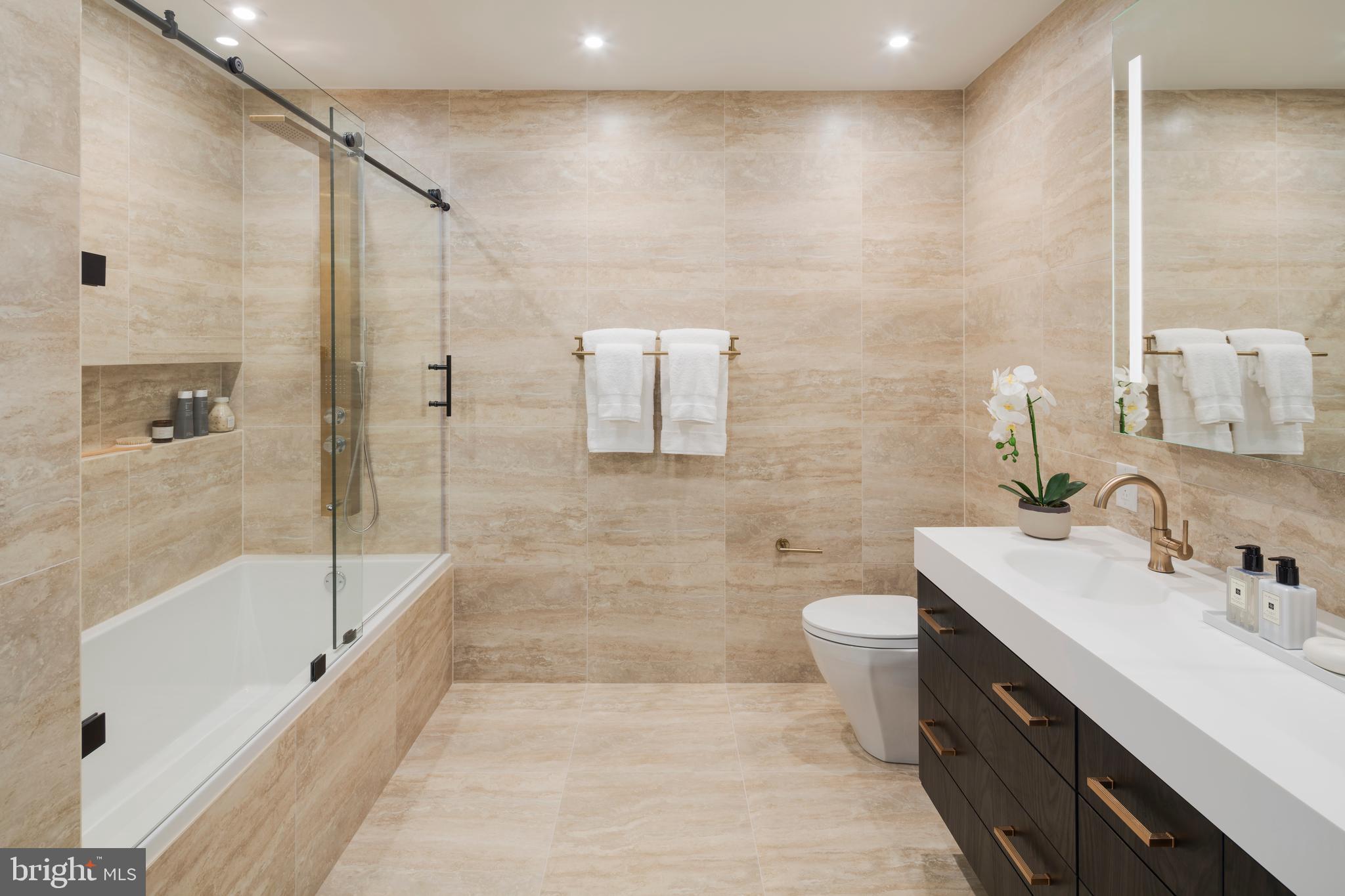 CENTER CITY - Residential Lease