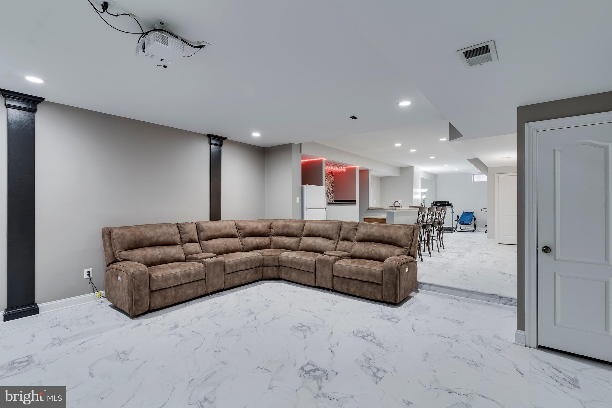 SOUTH RIVER COLONY - Residential