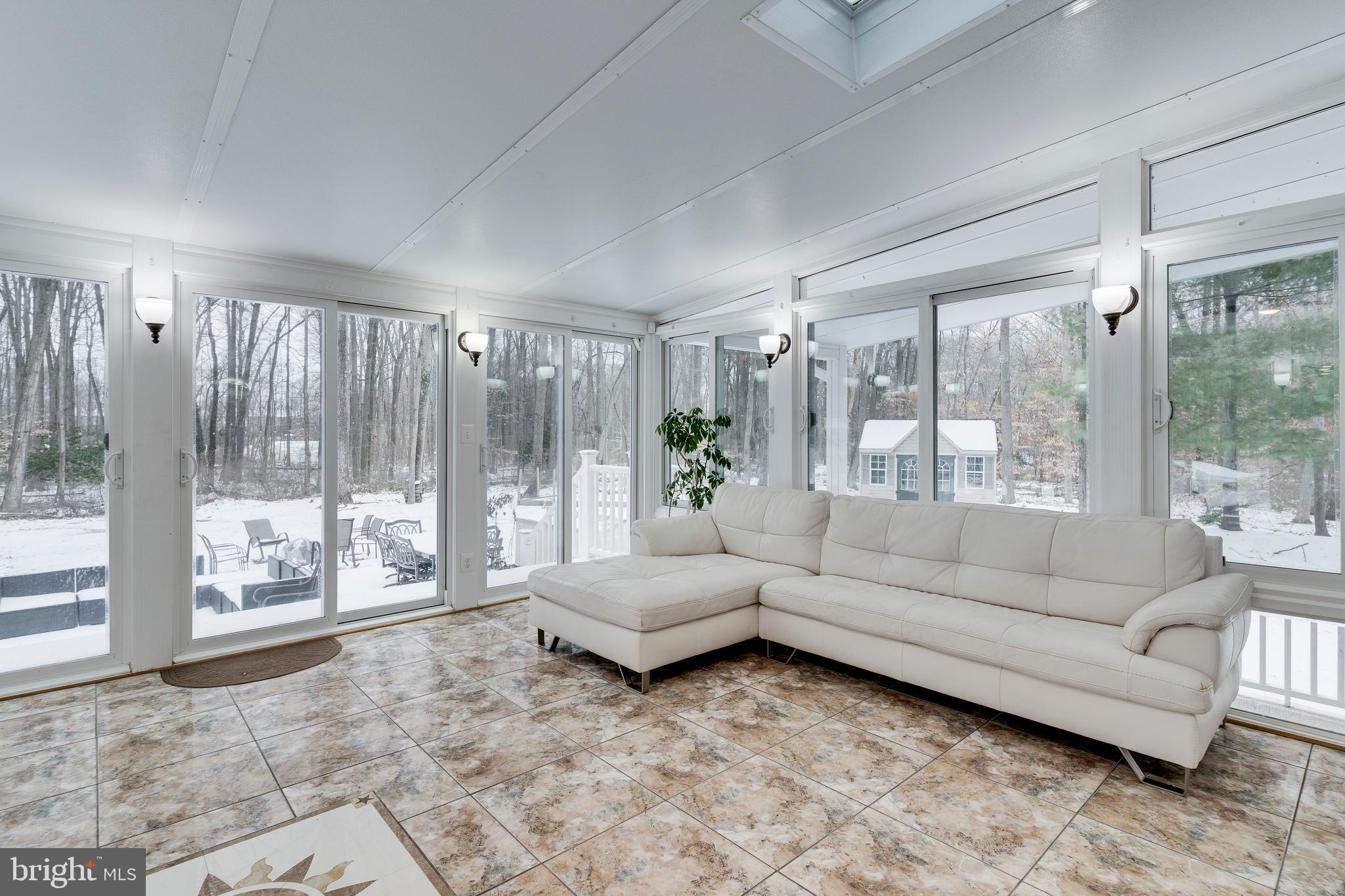 SOUTH RIVER COLONY - Residential