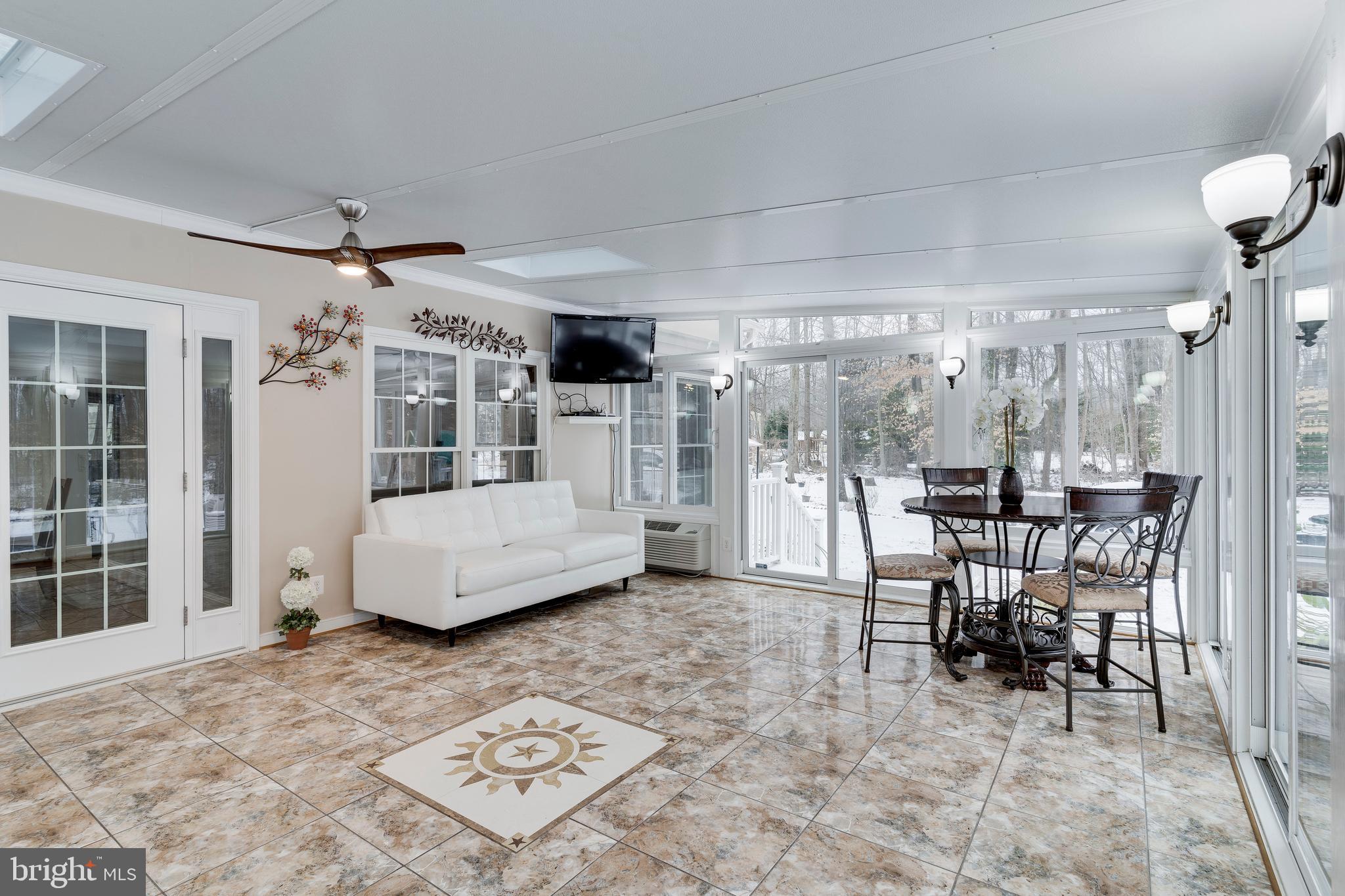 SOUTH RIVER COLONY - Residential