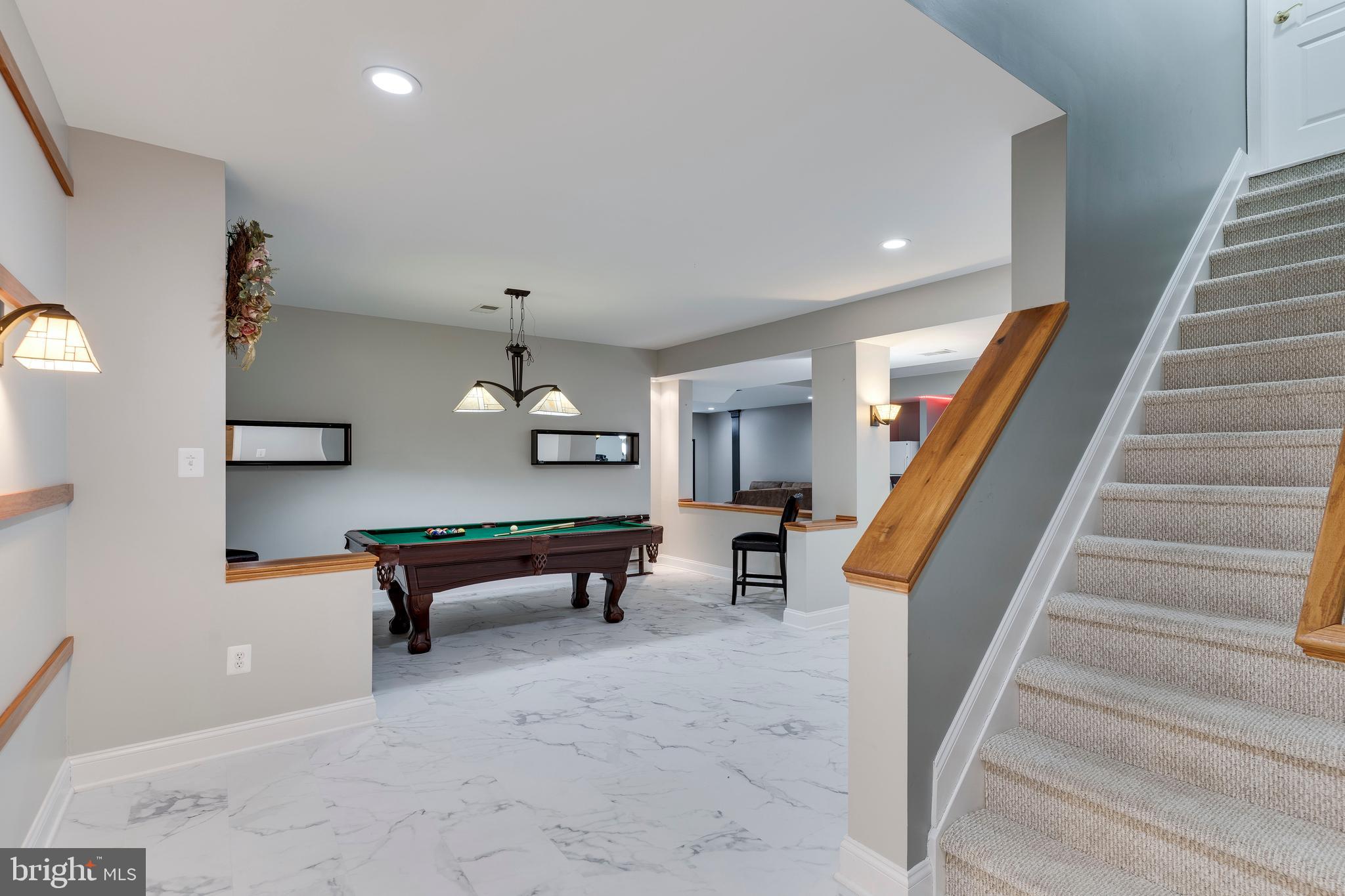 SOUTH RIVER COLONY - Residential