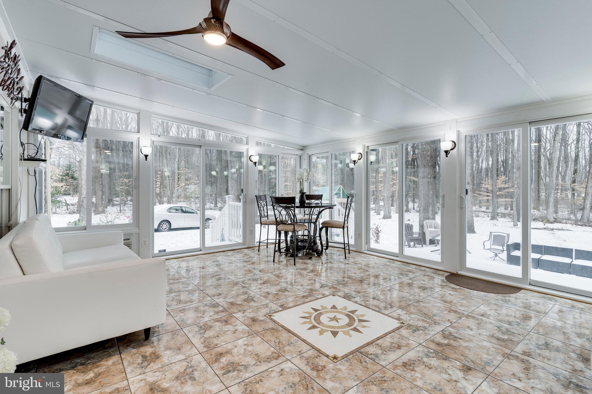 SOUTH RIVER COLONY - Residential