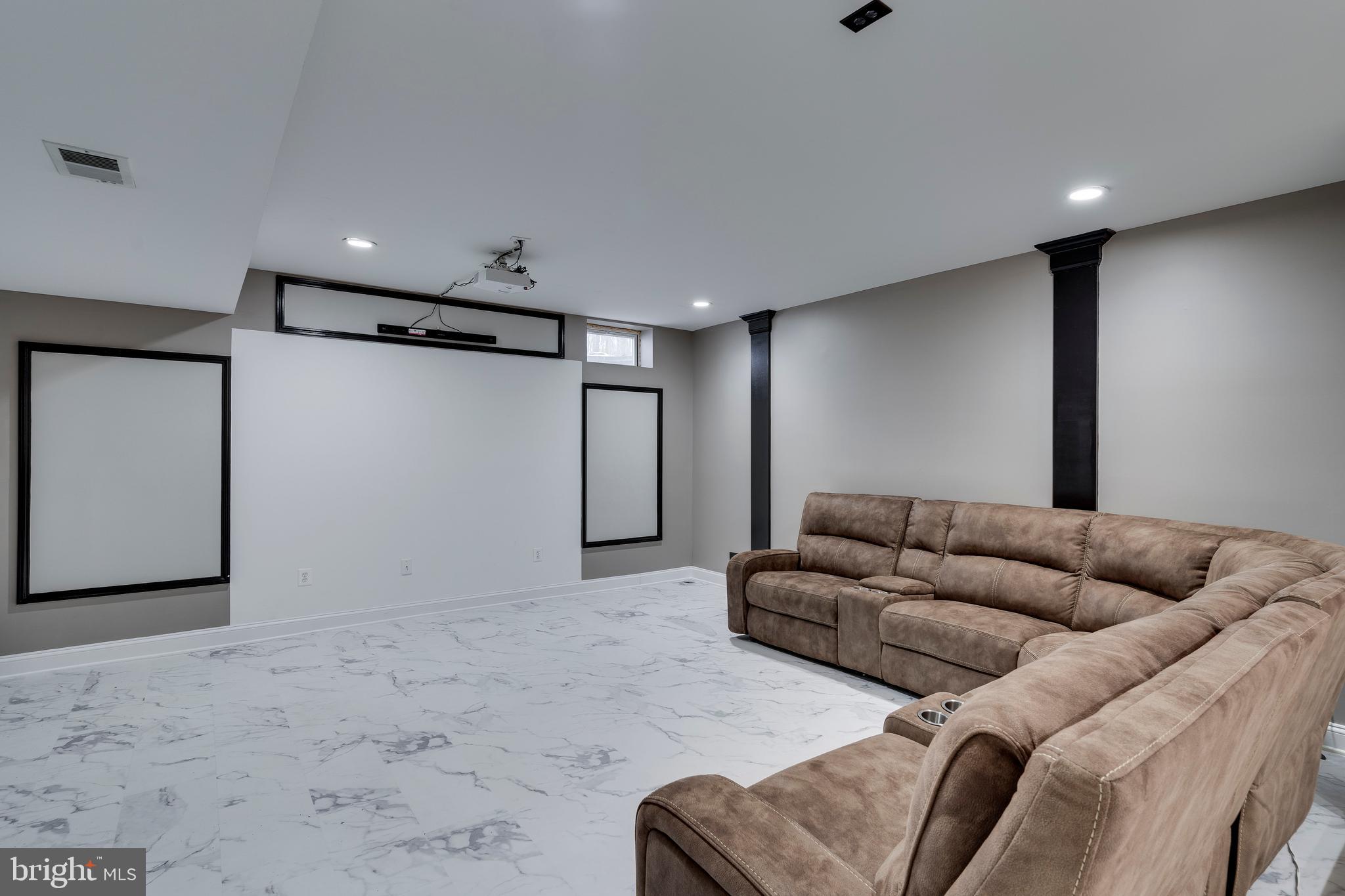 SOUTH RIVER COLONY - Residential