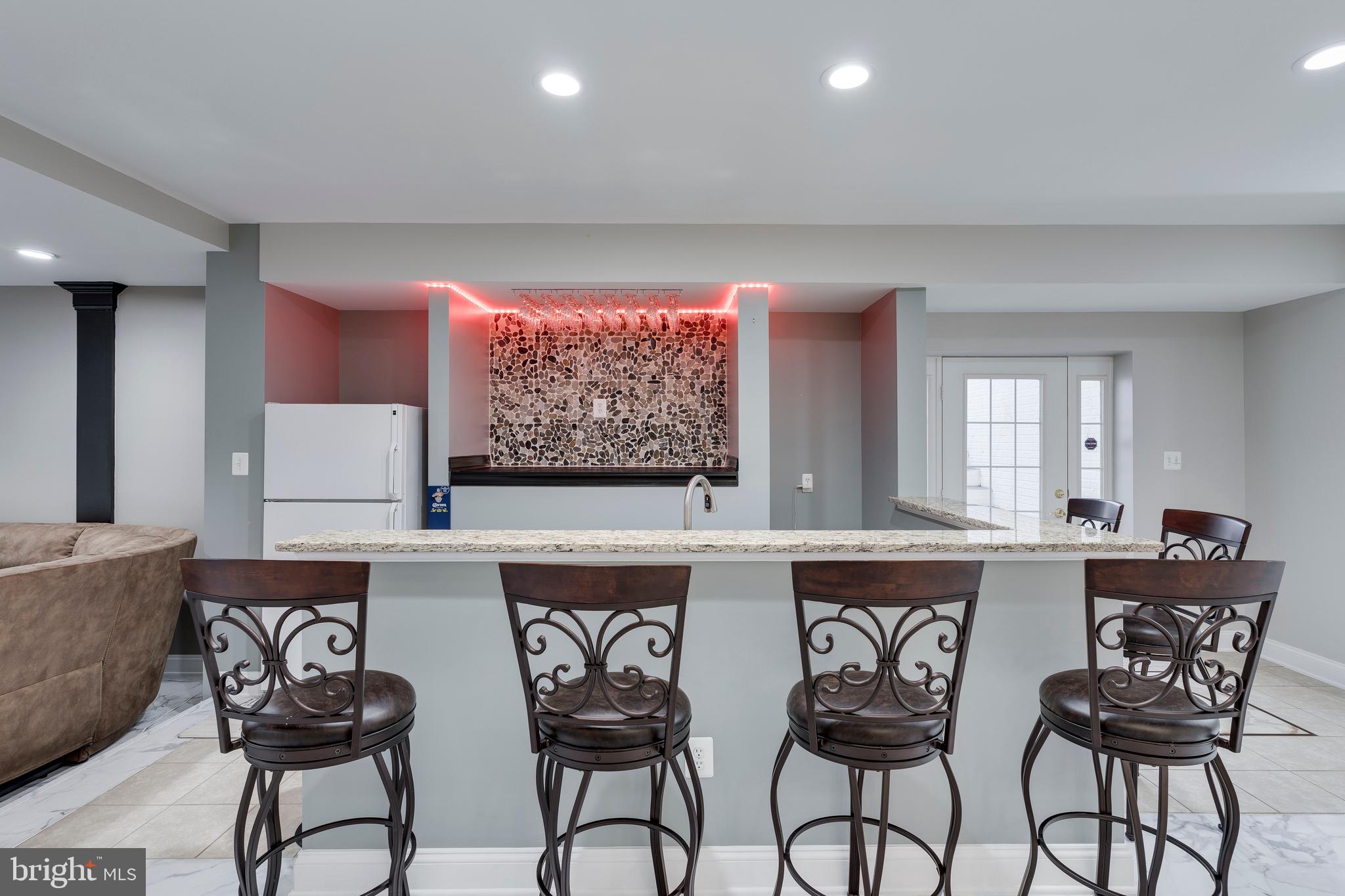 SOUTH RIVER COLONY - Residential