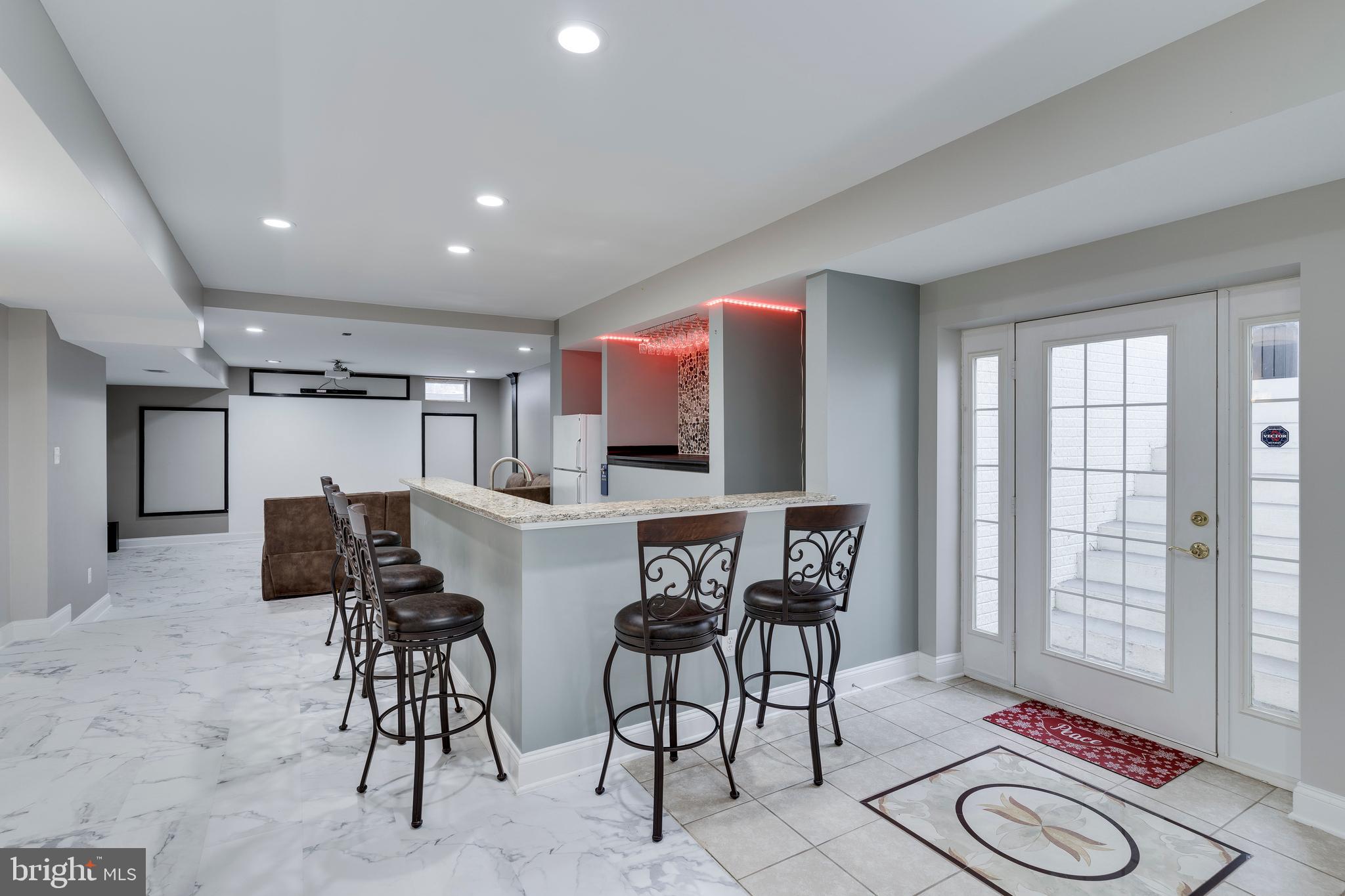 SOUTH RIVER COLONY - Residential