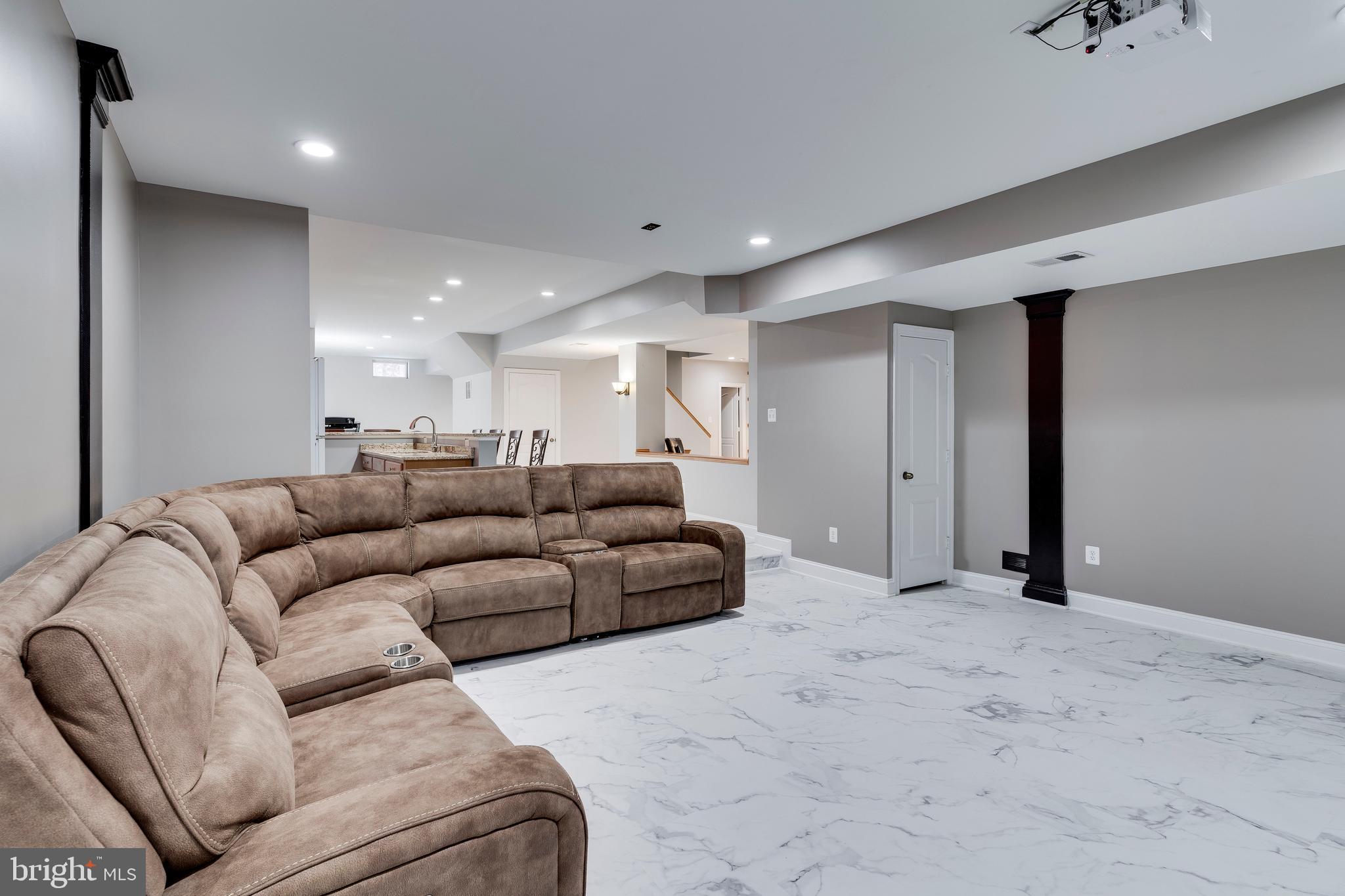 SOUTH RIVER COLONY - Residential