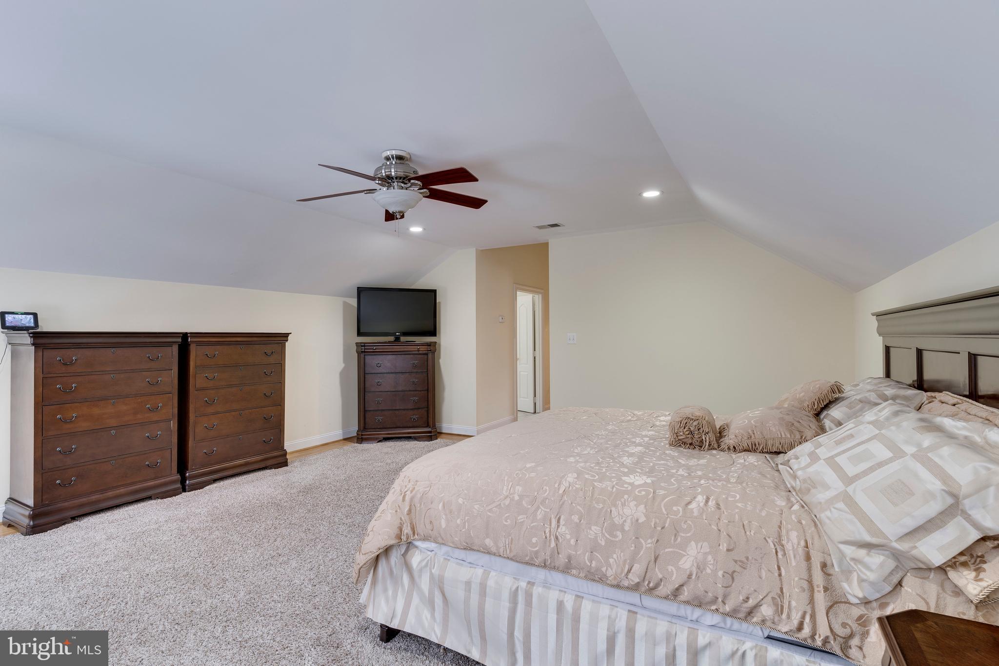 SOUTH RIVER COLONY - Residential