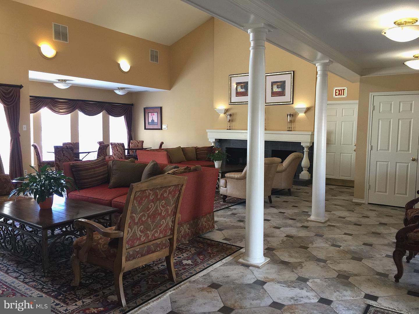 PENDERBROOK SQUARE CONDOMINIUMS - Residential Lease