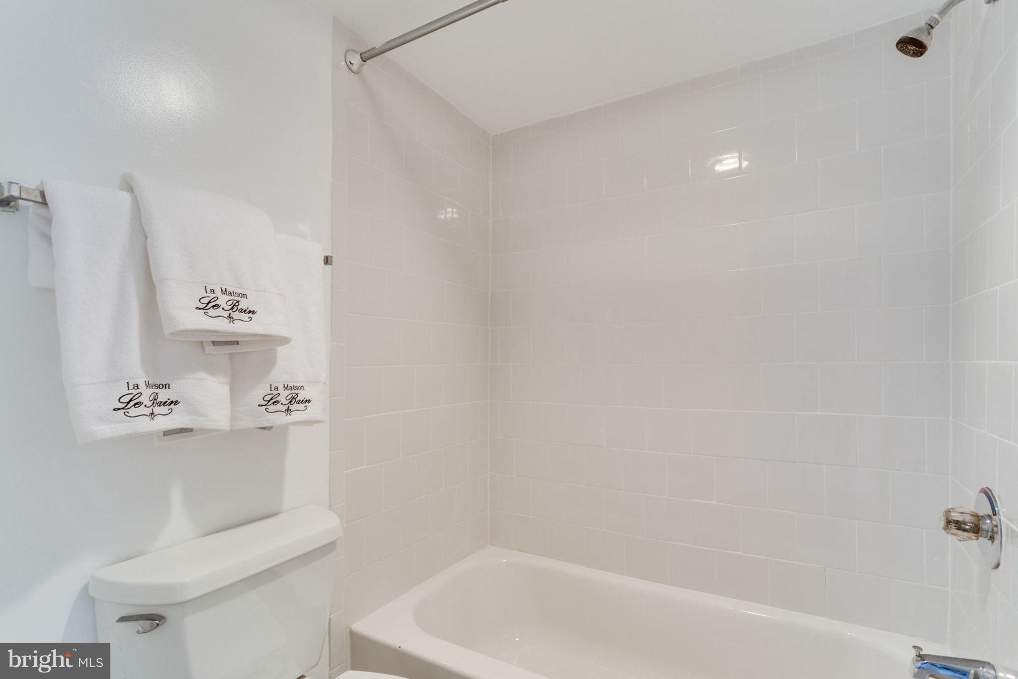 SKYLINE SQUARE CONDO - Residential Lease