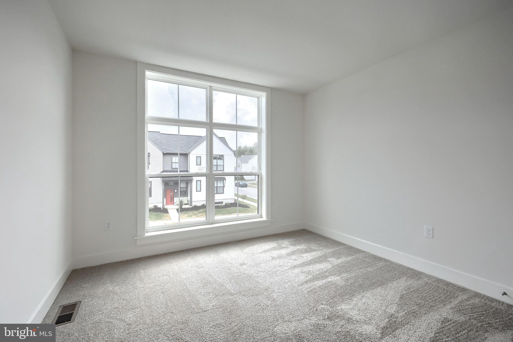 MADISON COURT - Residential