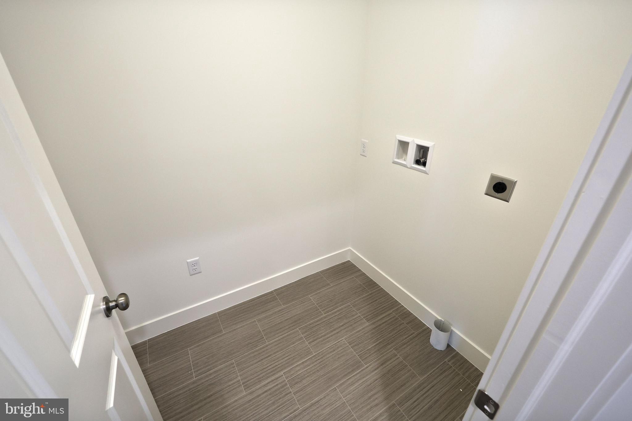 MADISON COURT - Residential