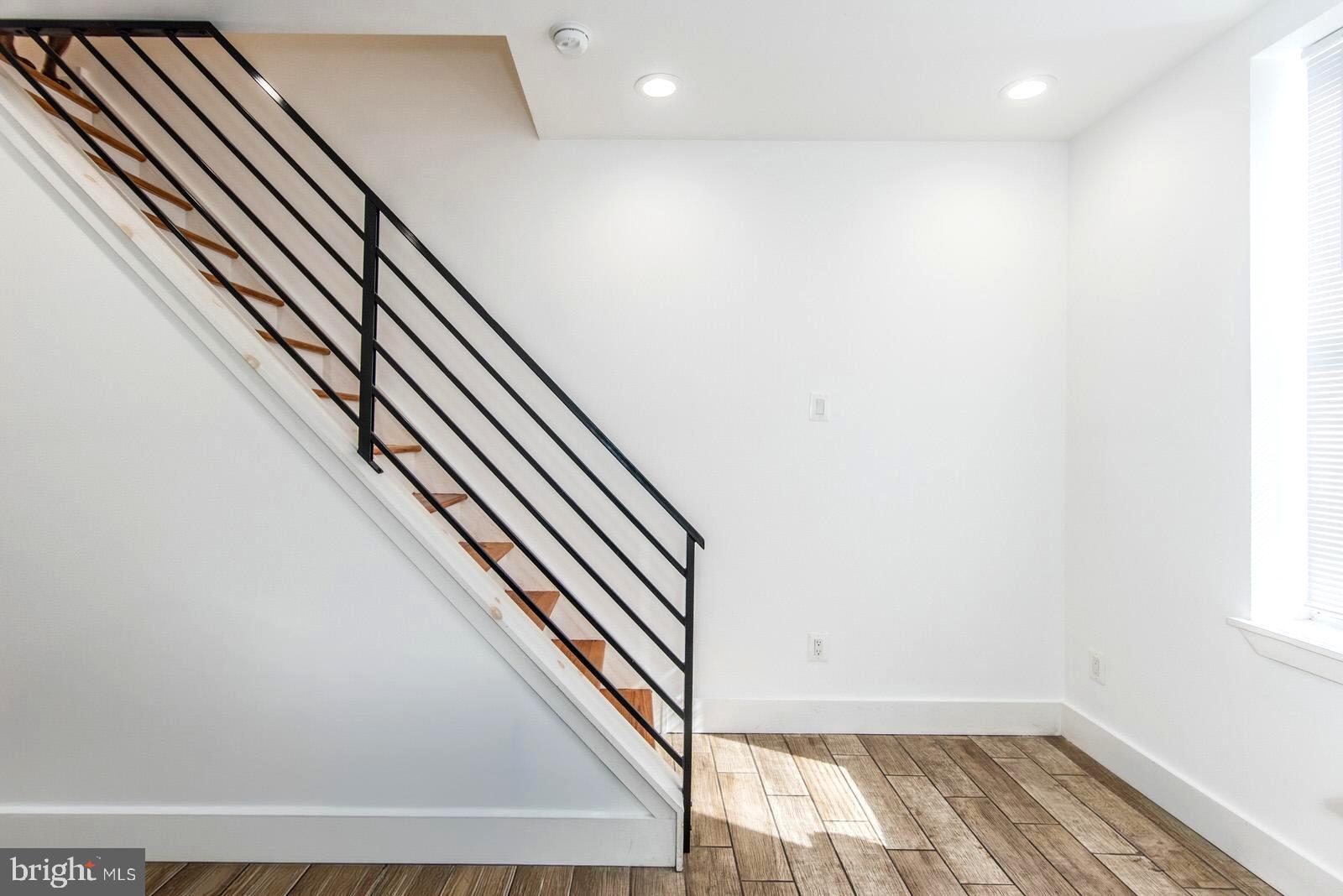 2230 N MUTTER STREET