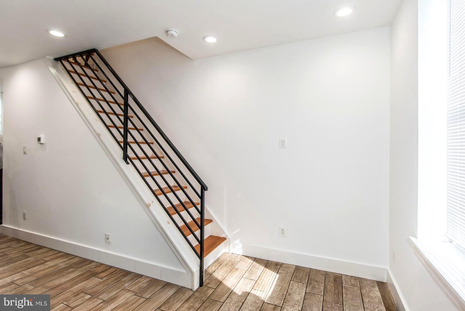 2230 N MUTTER STREET