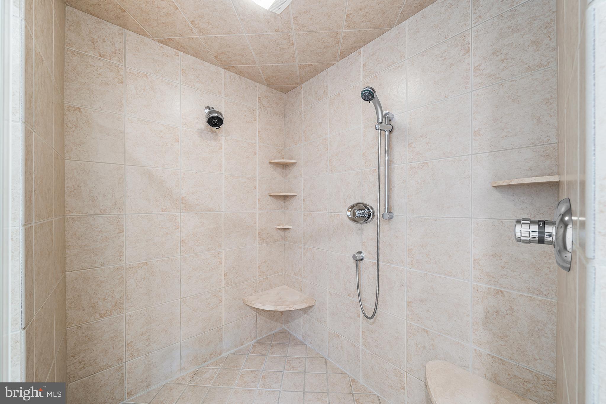 GREENE COUNTRIE VI - Residential