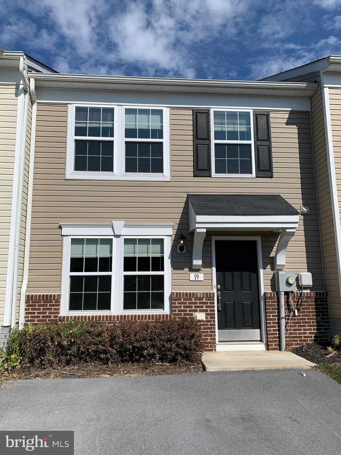 MANOR PARK - Residential Lease