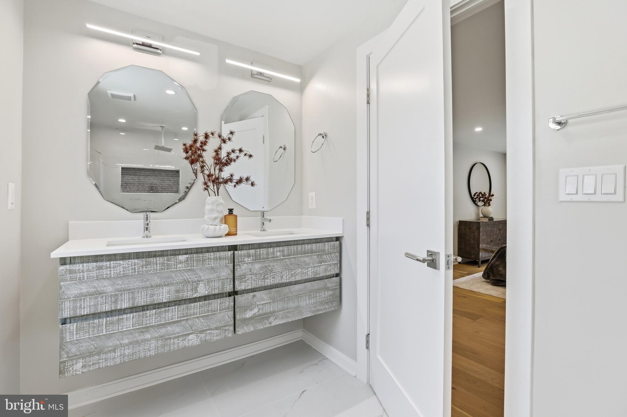 HILLWOOD - Residential