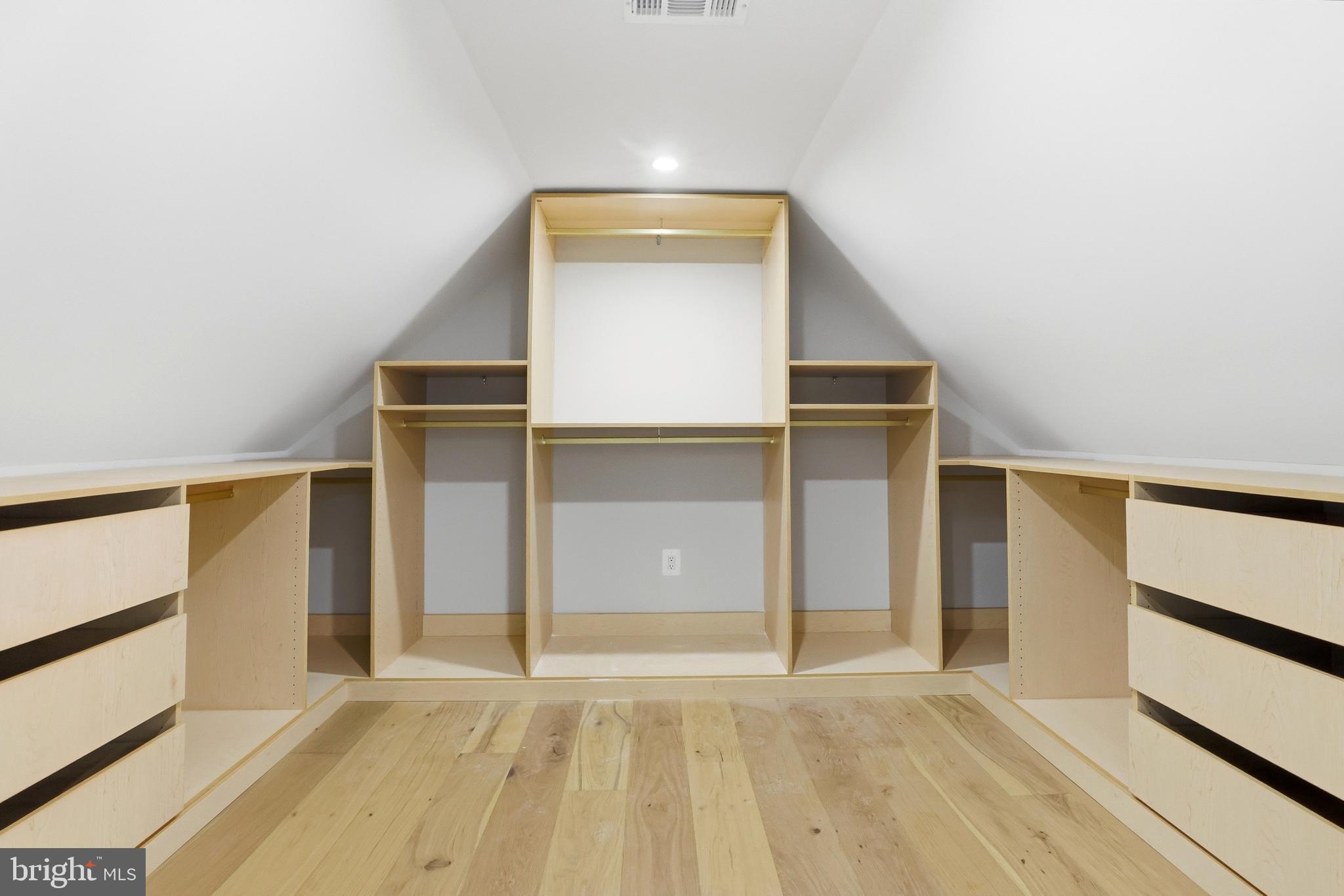 HILLWOOD - Residential