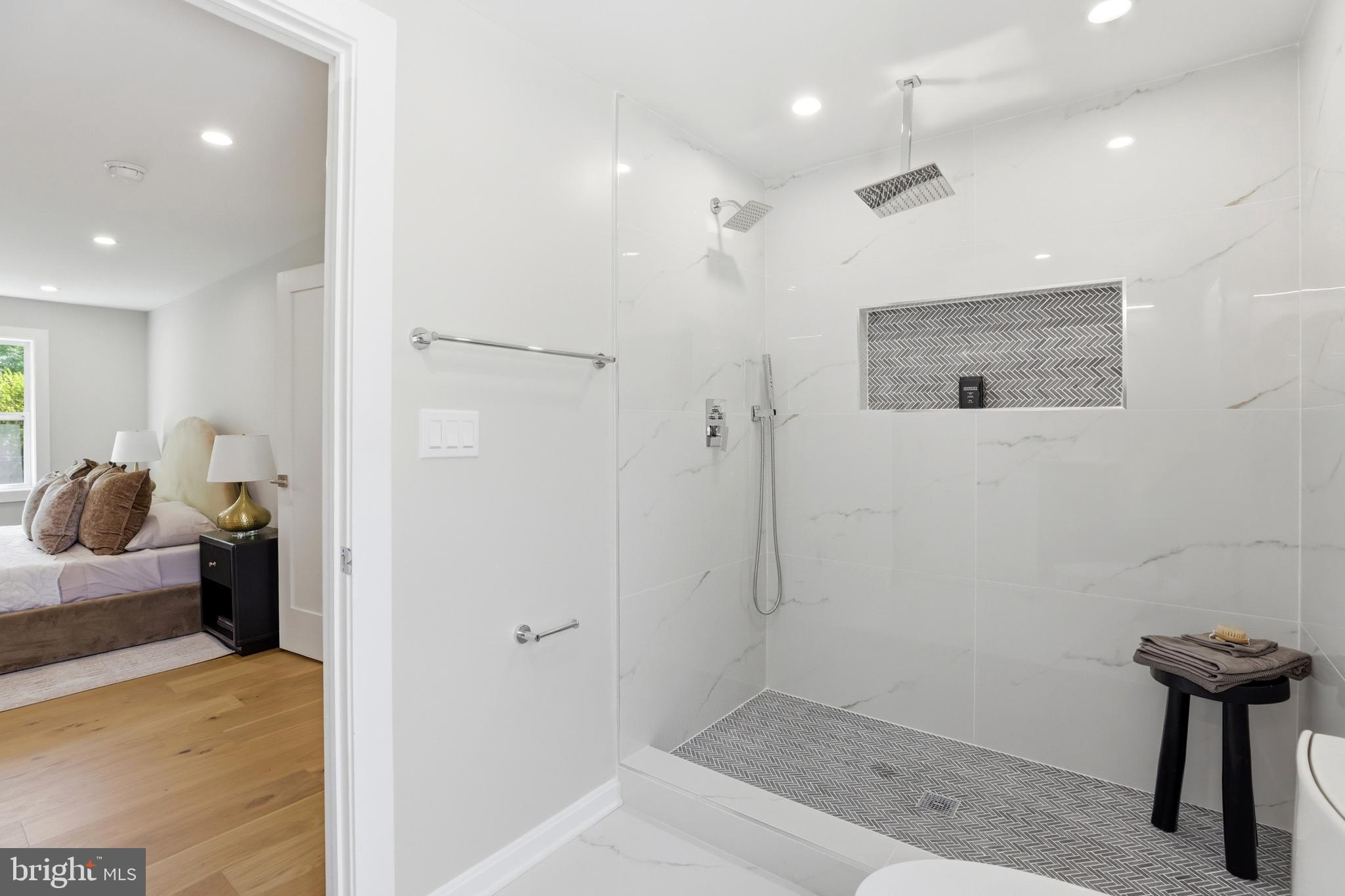 HILLWOOD - Residential