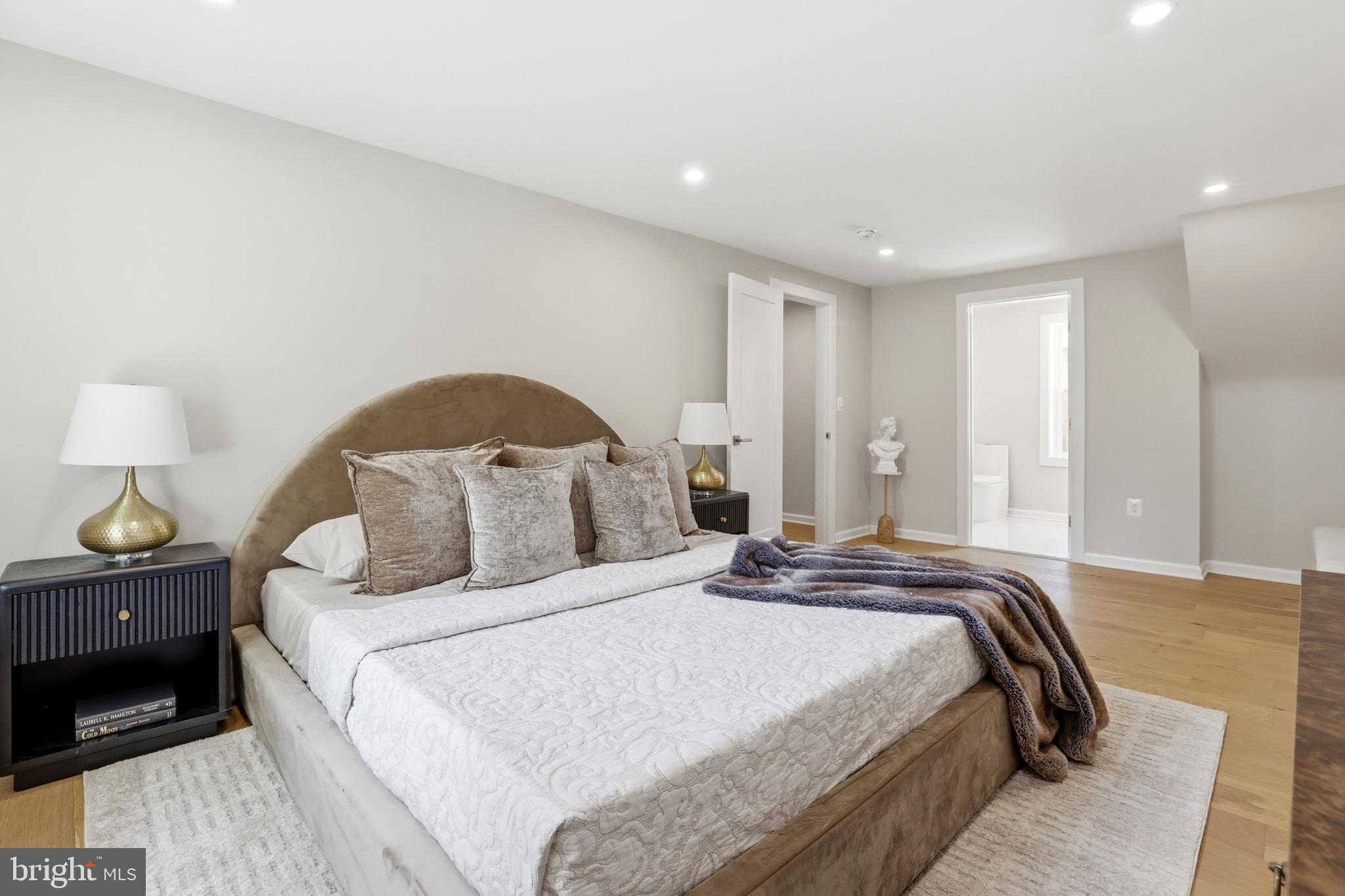 HILLWOOD - Residential