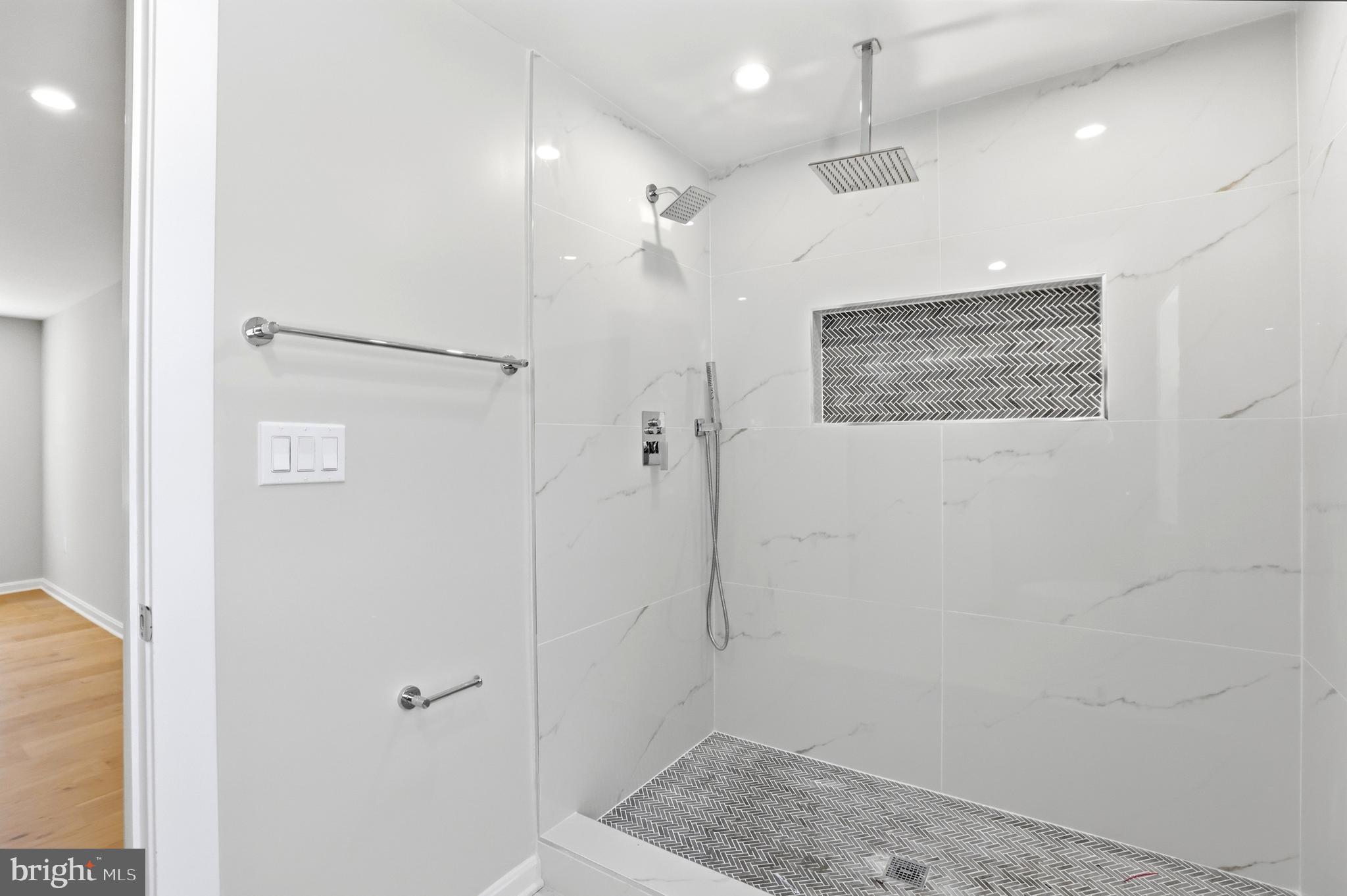 HILLWOOD - Residential