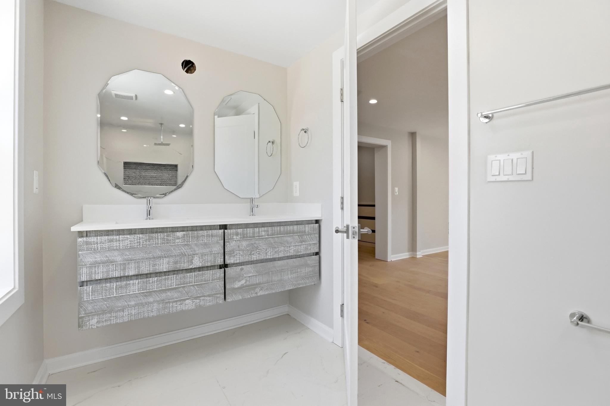 HILLWOOD - Residential