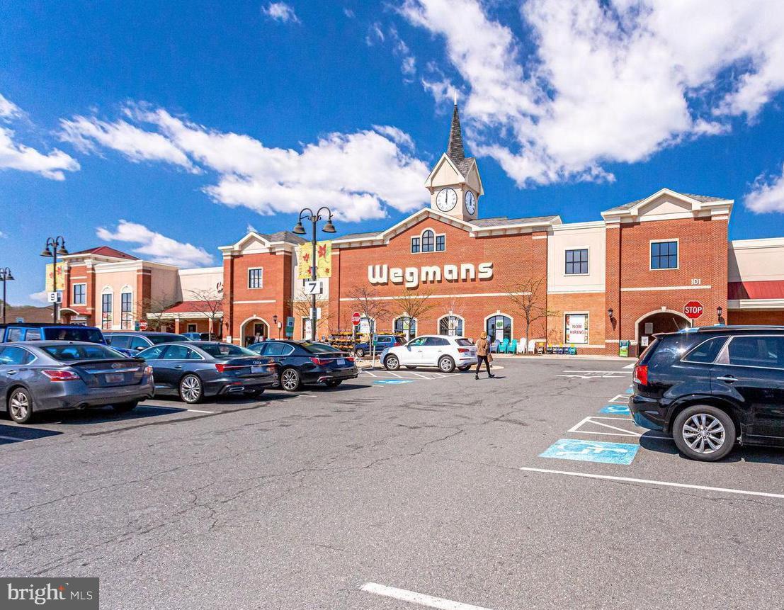 LOFTS AT VILLAGE WALK - Residential Lease