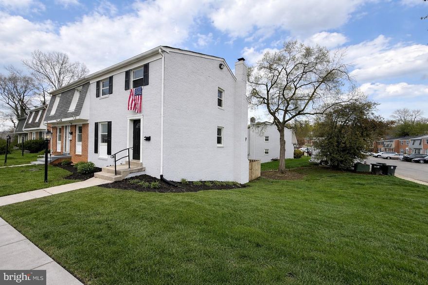 Fully renovated from top to bottom! This stunning end-unit home features 3 bedrooms and 2 full bathrooms on the upper level, plus a walkout basement with 1 bedroom, 1 full bathroom, and a wet bar—perfect for guests or additional living space. Enjoy brand-new windows, a modern kitchen, updated bathrooms, and new flooring throughout. Major systems have been recently updated, including the water heater and HVAC. A true move-in ready gem!