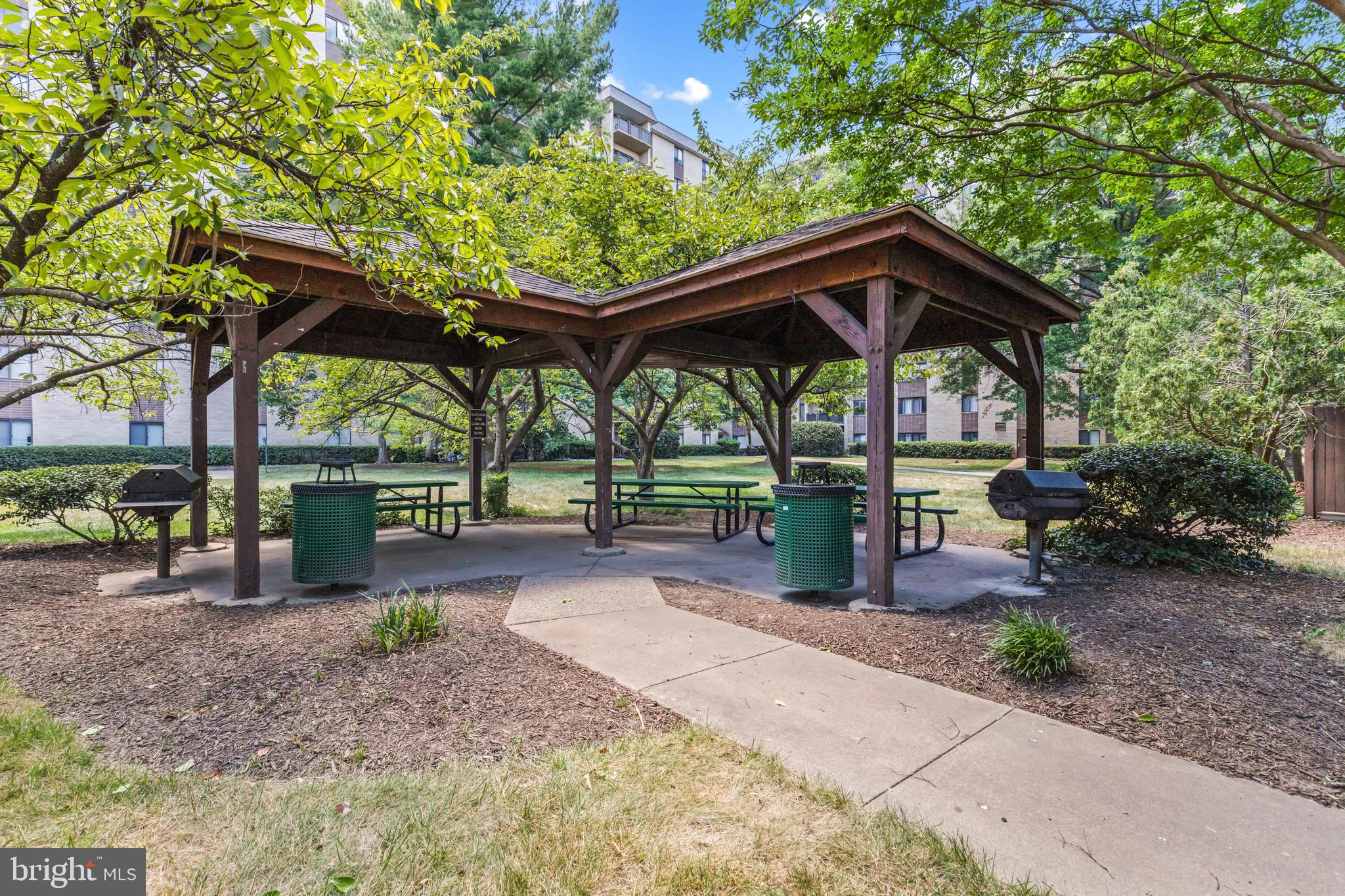 WOODLAKE TOWERS - Residential