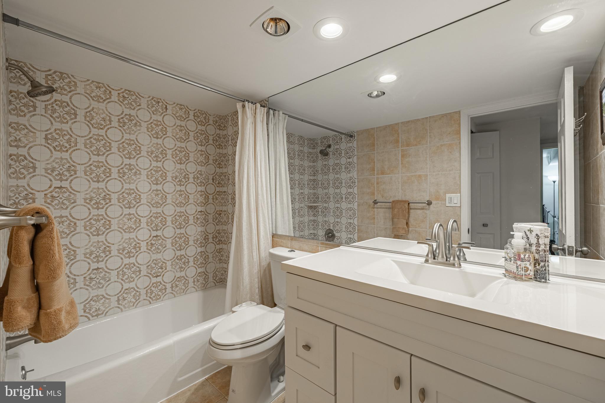 COLONIES AT MCLEAN - Residential