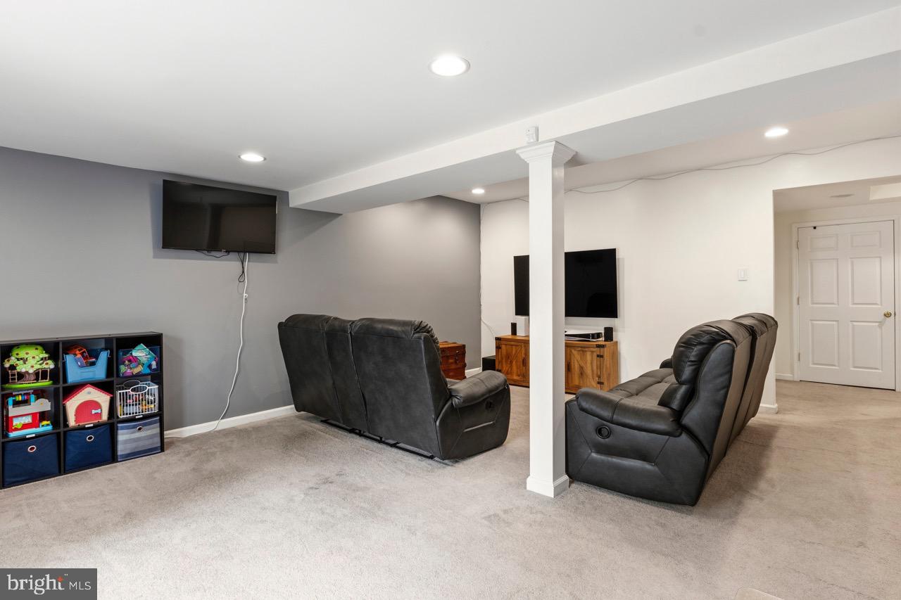 KIMBERLY WOODS VILLAGE - Residential