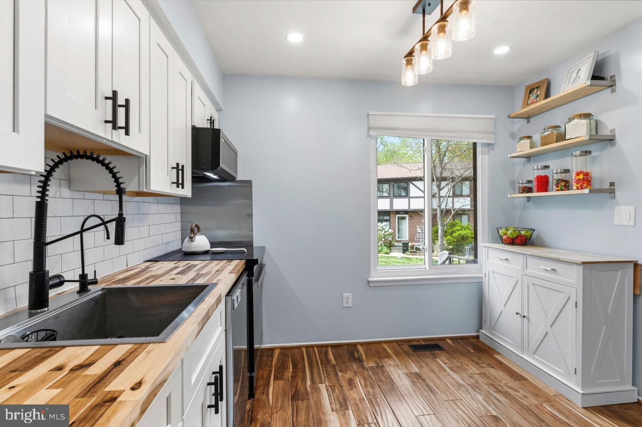 KIMBERLY WOODS VILLAGE - Residential