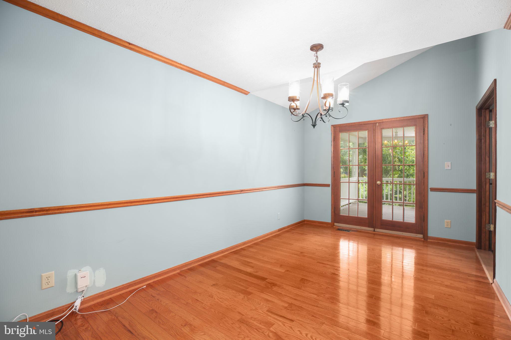 7 DINWIDDIE COURT
