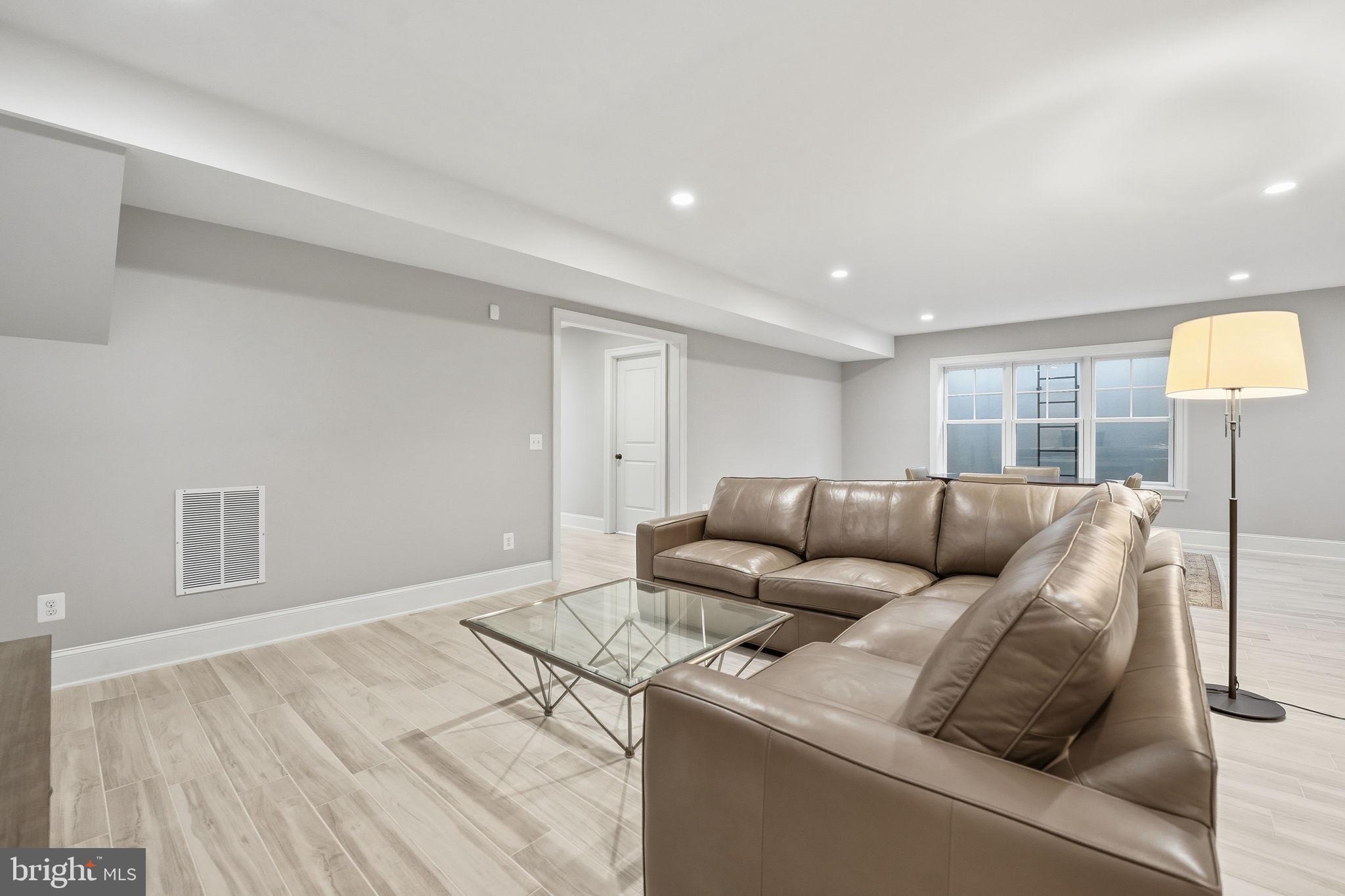 LYON VILLAGE - Residential