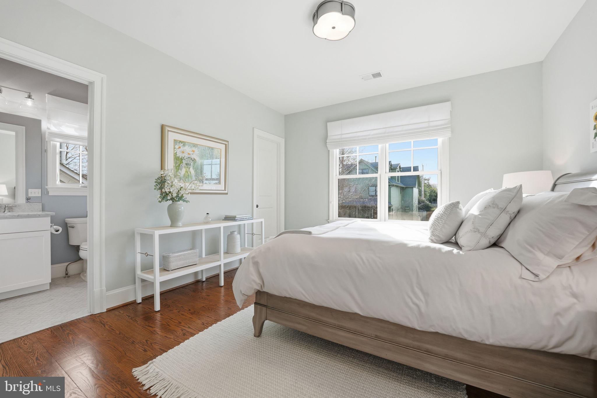 LYON VILLAGE - Residential