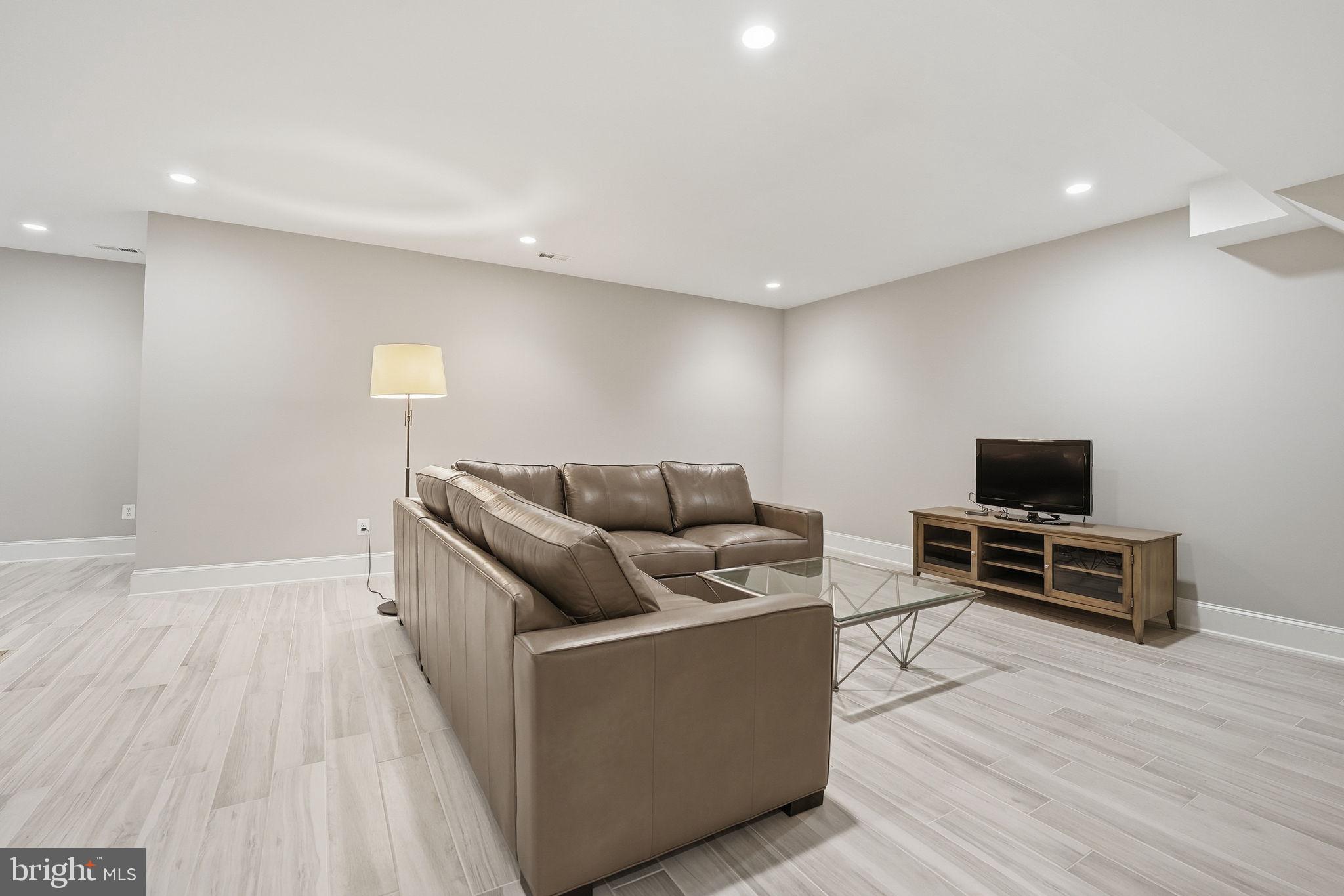 LYON VILLAGE - Residential