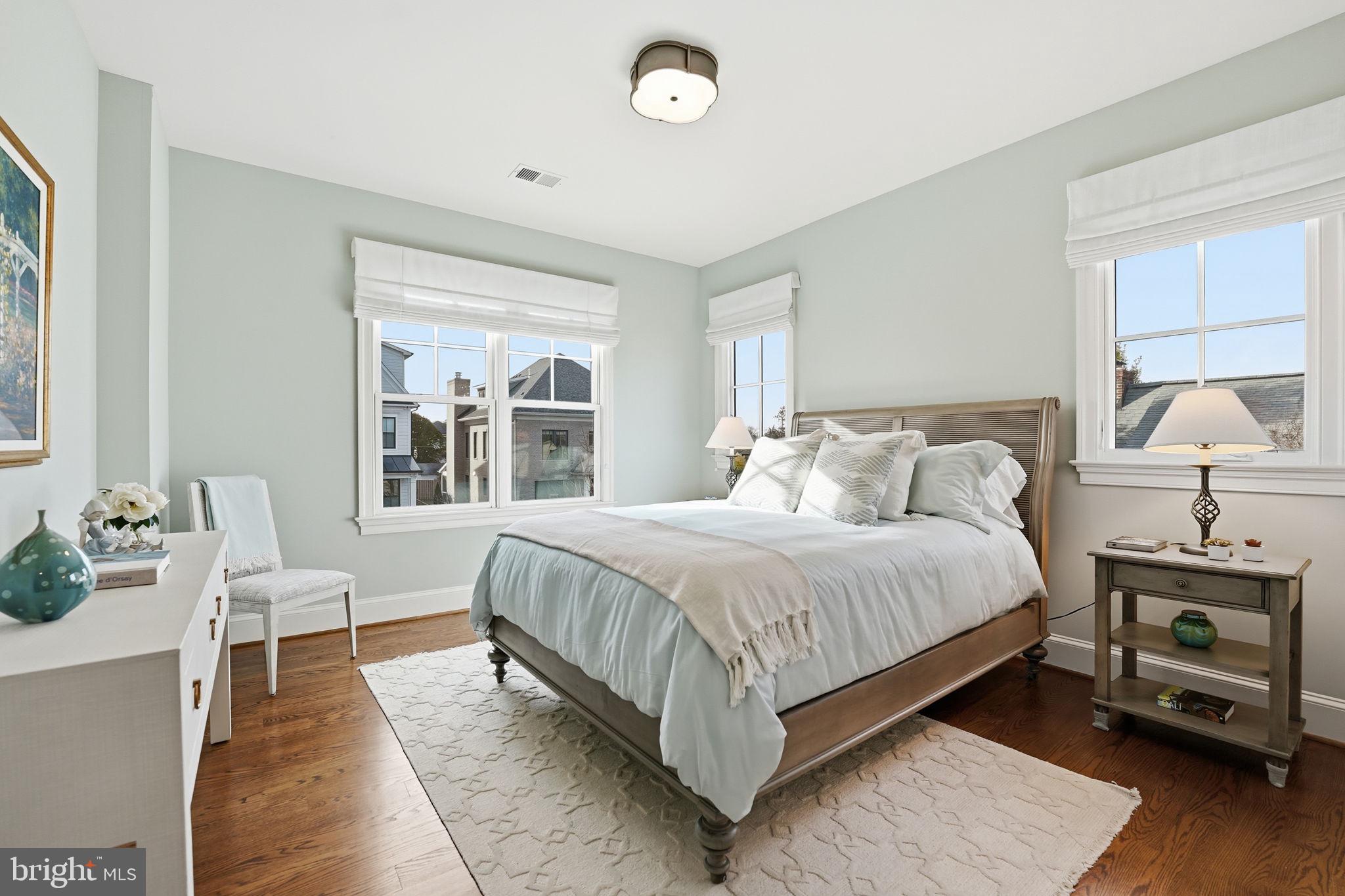 LYON VILLAGE - Residential