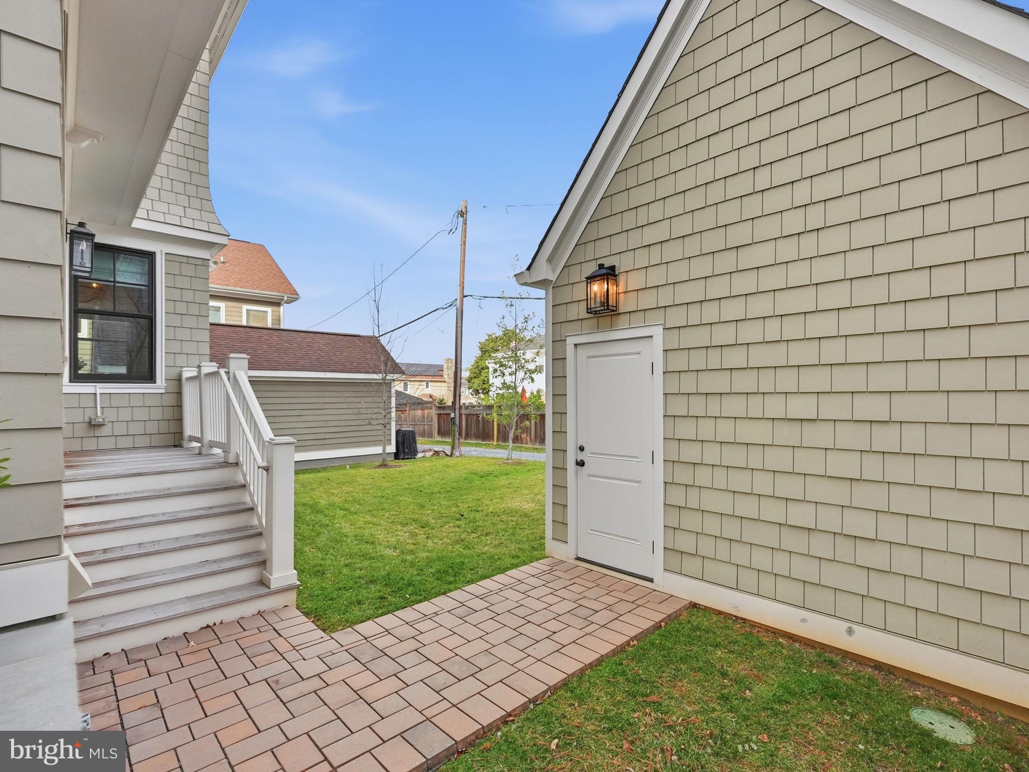 LYON VILLAGE - Residential