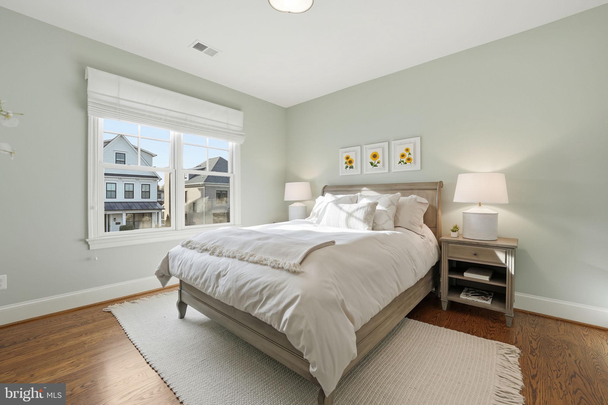 LYON VILLAGE - Residential