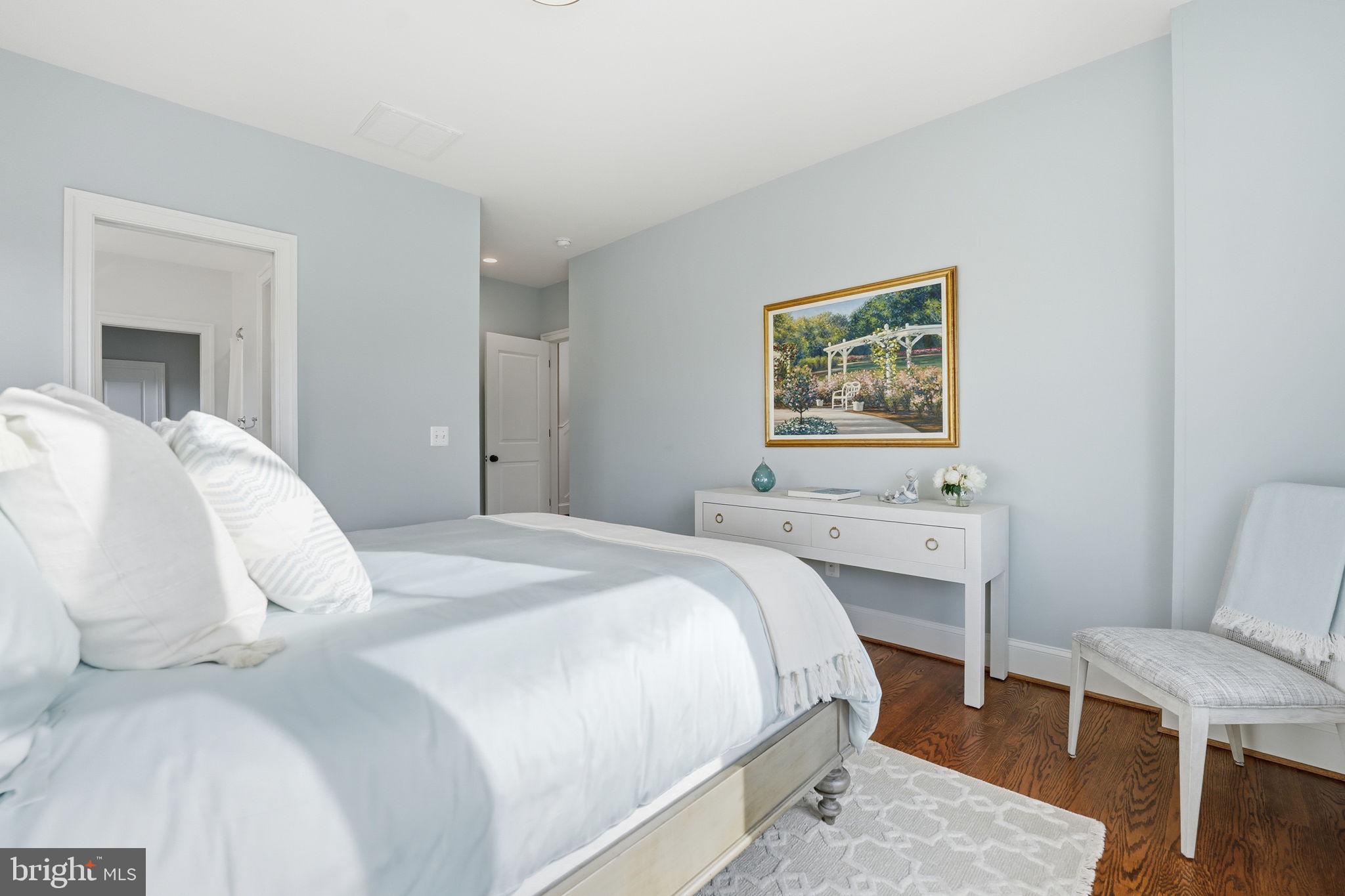 LYON VILLAGE - Residential