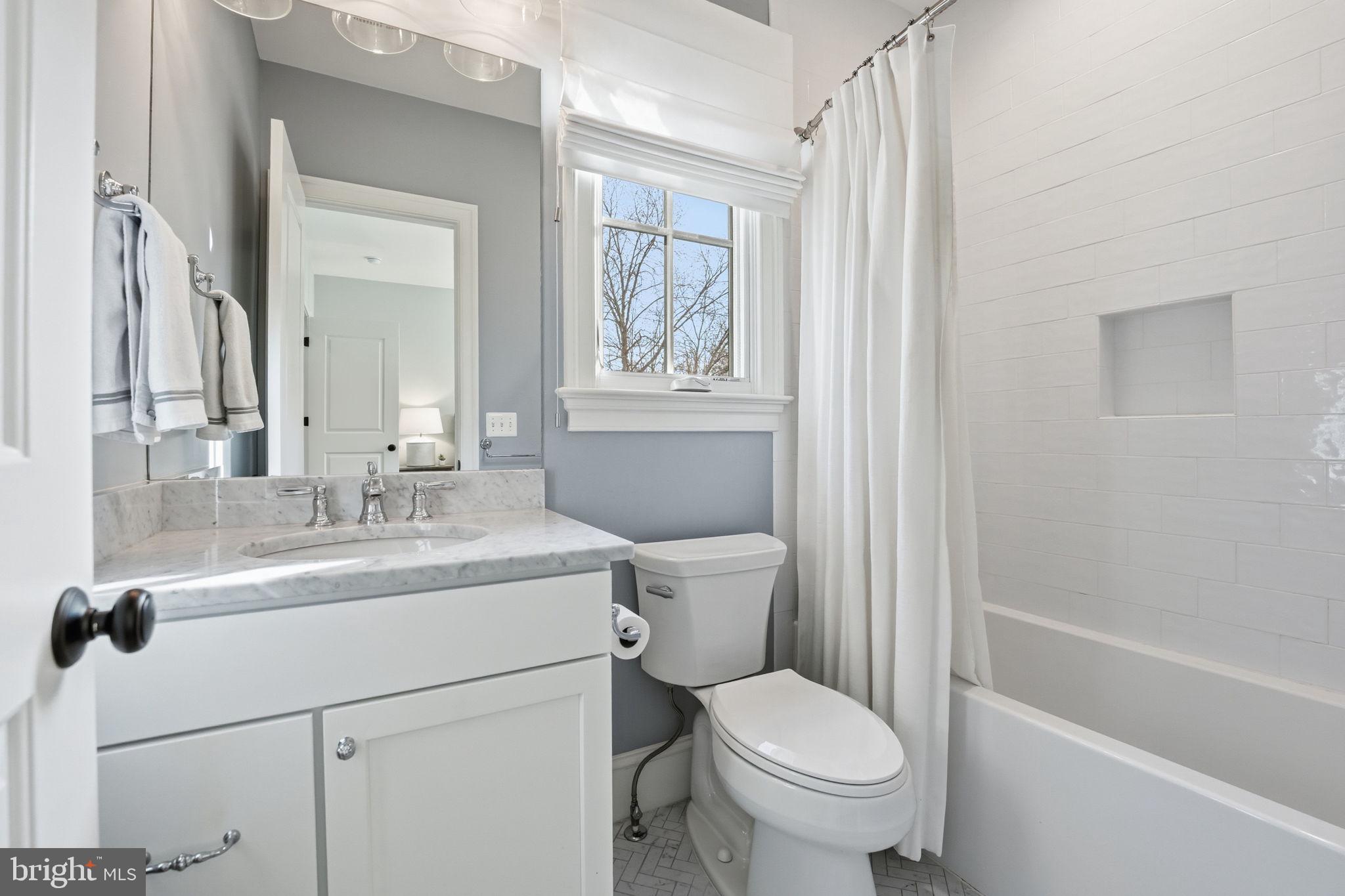 LYON VILLAGE - Residential