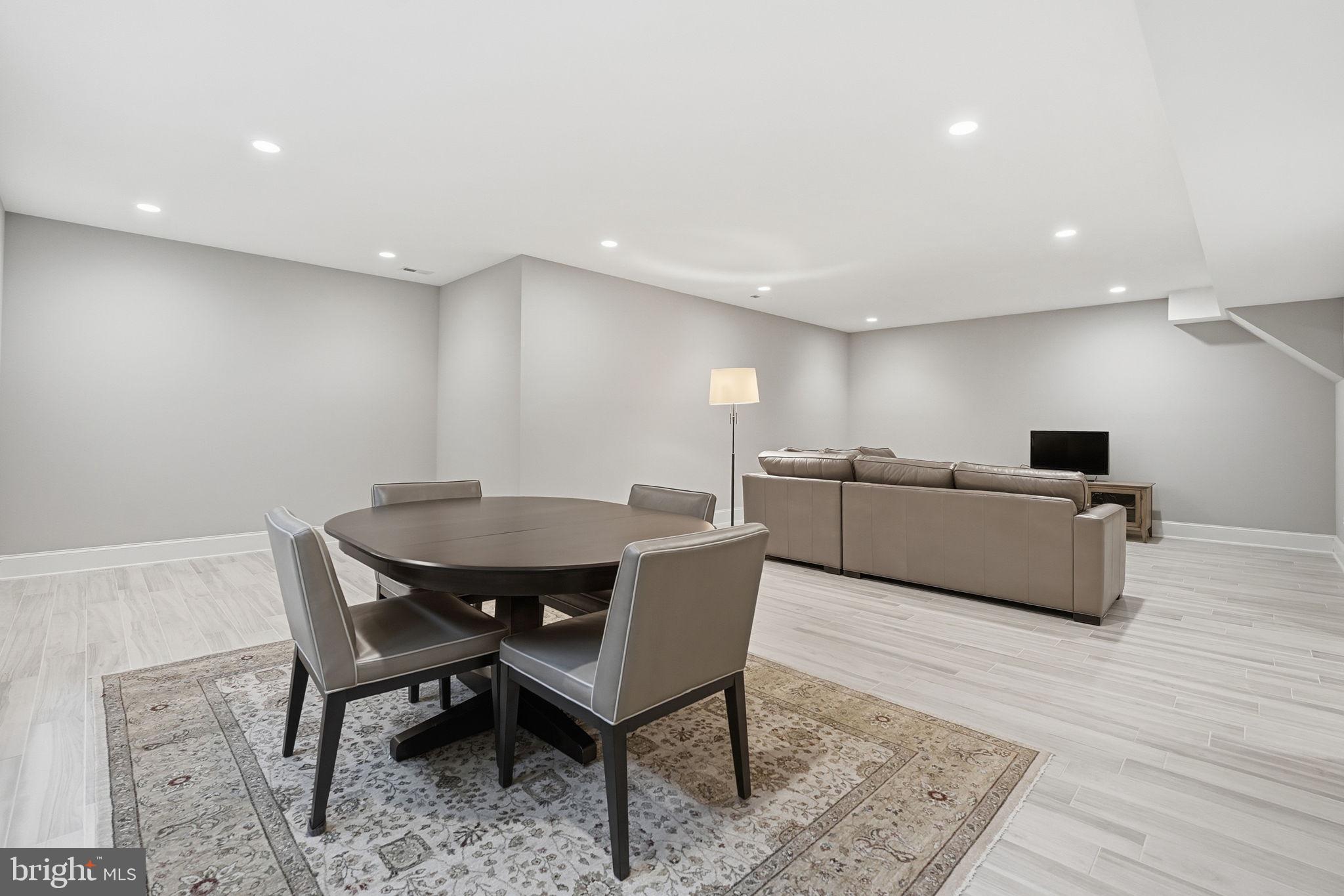 LYON VILLAGE - Residential