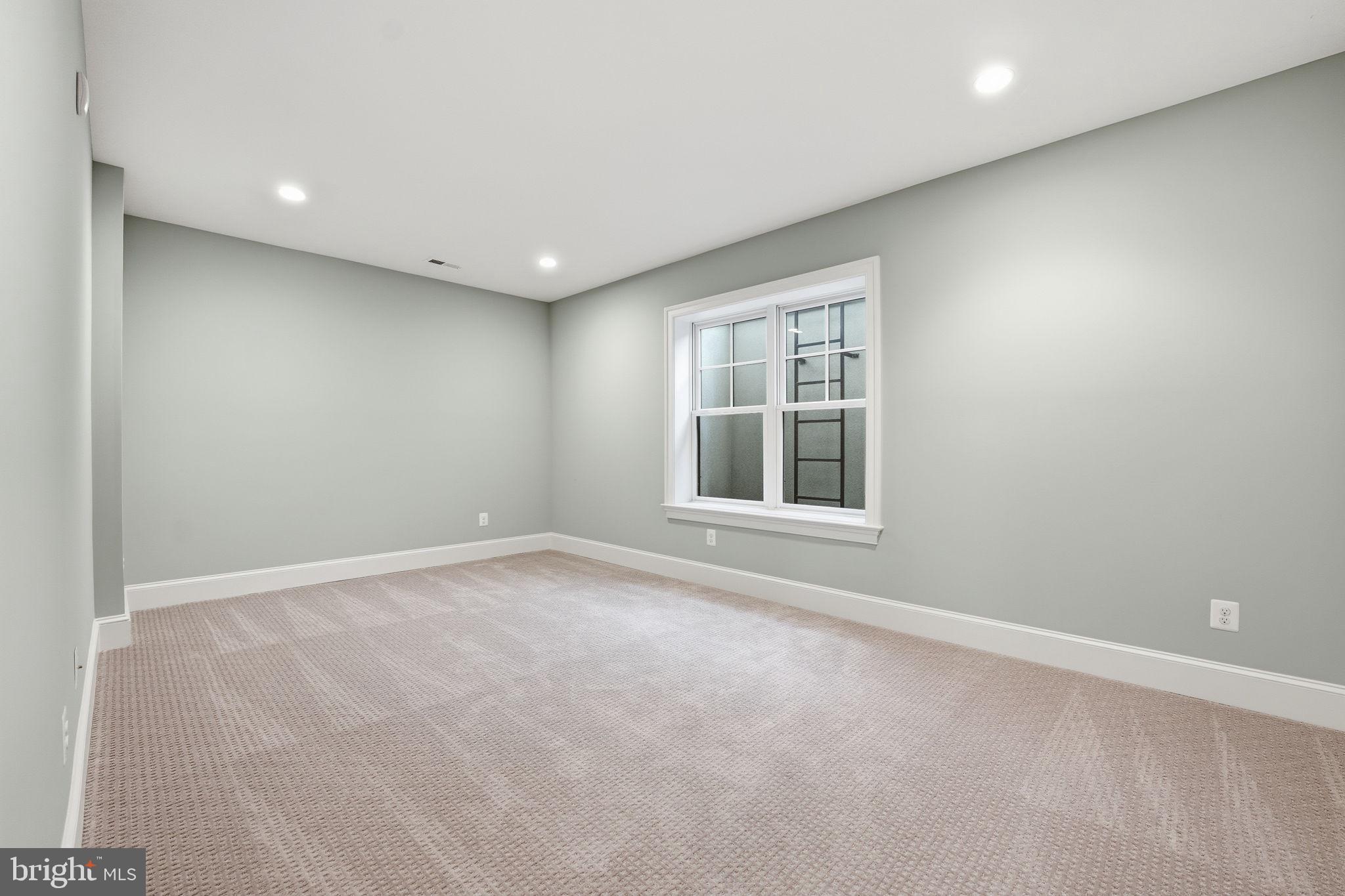 LYON VILLAGE - Residential